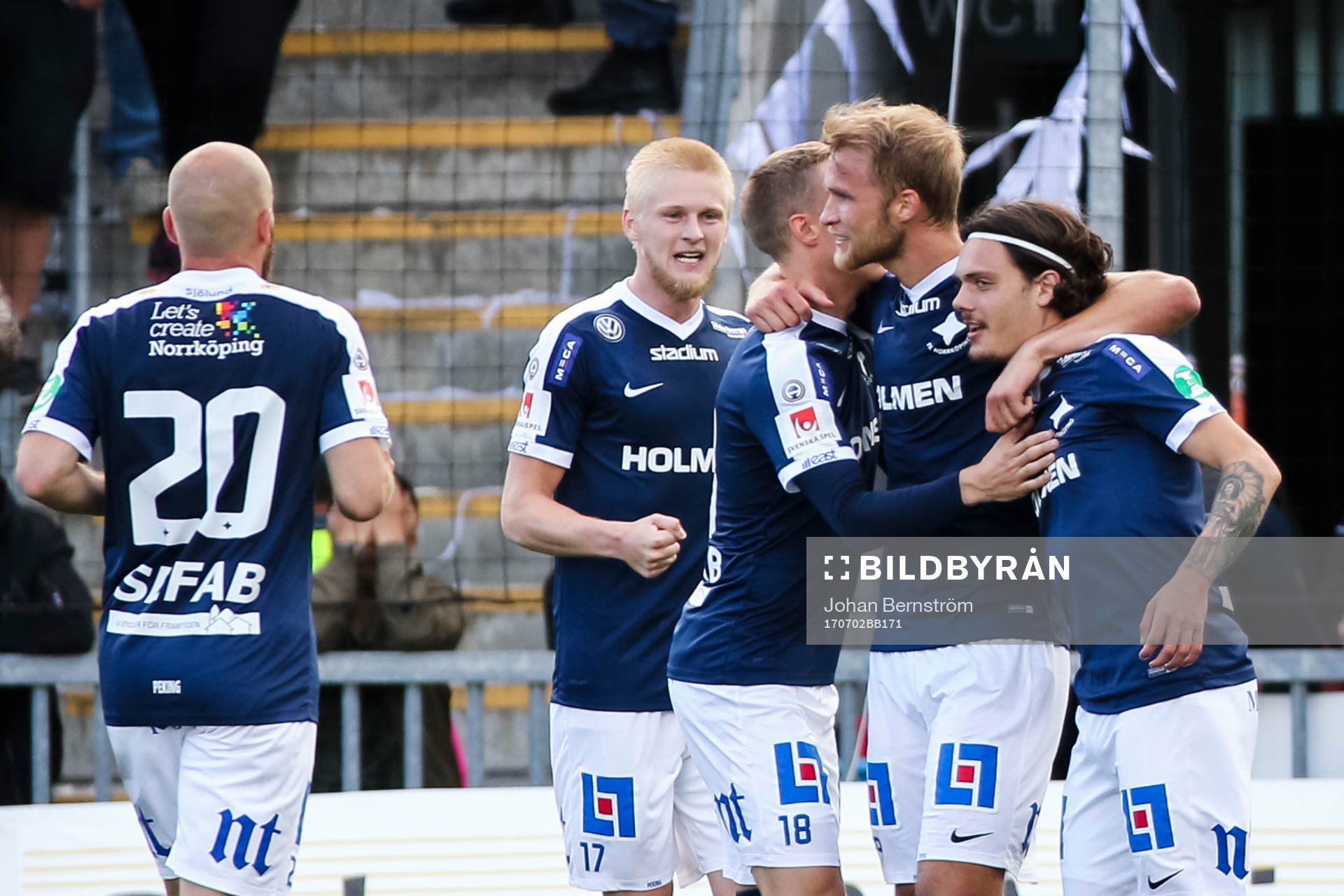 Norrköpings Sebastian Andersson och Karl Holmberg jublar