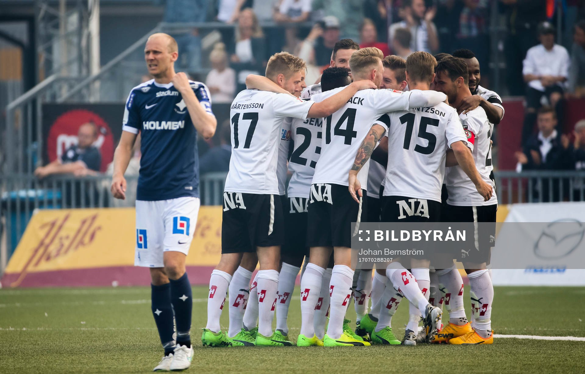 Örebros spelare jublar