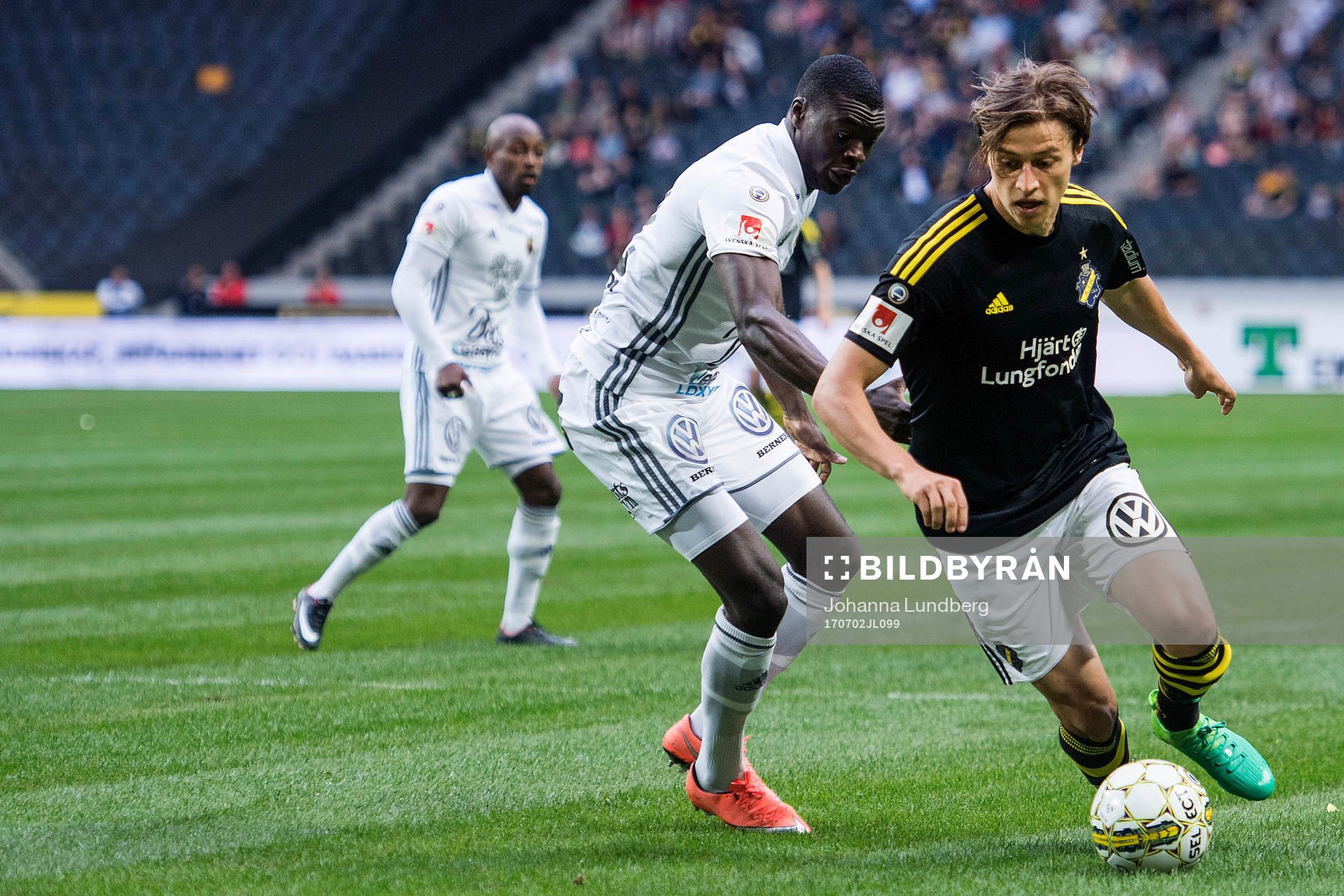 s Simon Thern