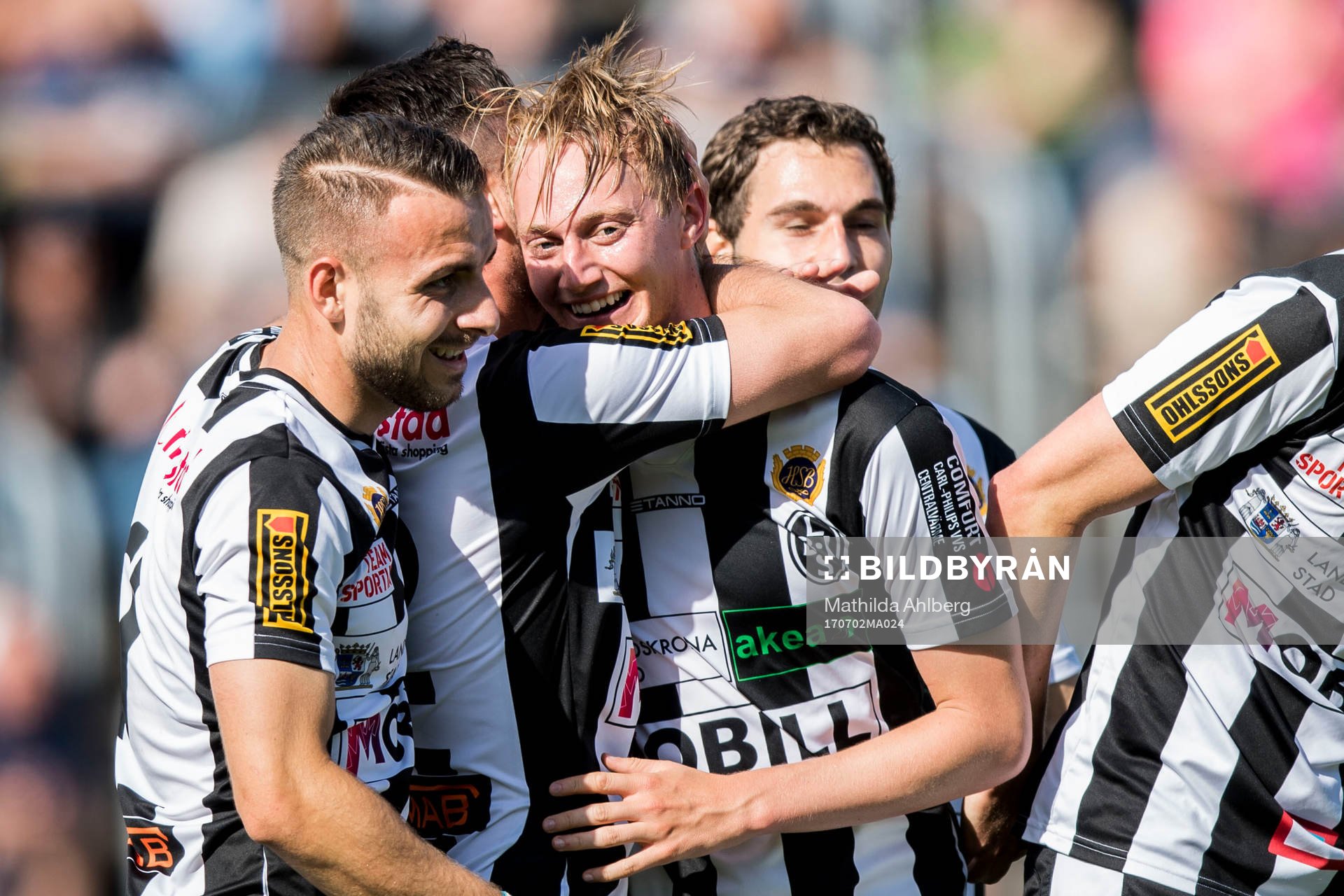 Landskronas Måns Ekvall jublar med lagkamrater