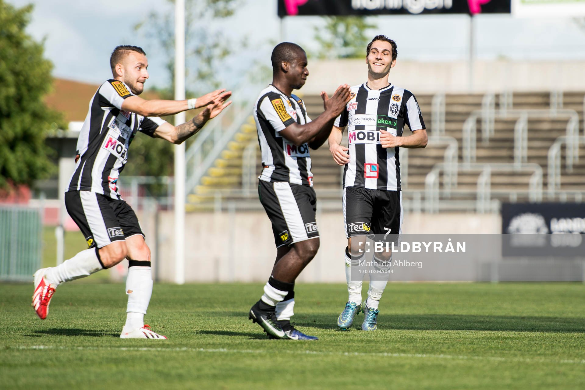Landskronas Igor Arsenijevic jublar tillsamens med Thierry Zahui efter att Thierry Zahui gjort 2-0 under fotbollsmatchen i Division 1 Södra mellan Landskrona BoIS och Oddevold den 2 juli 2017 i Landskrona.