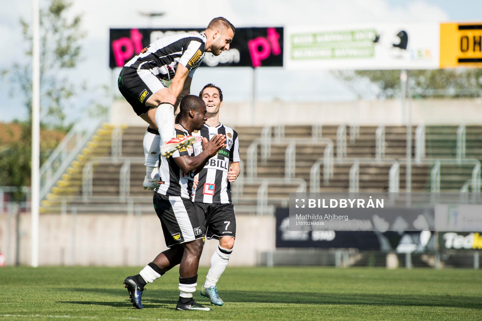 Landskronas Igor Arsenijevic jublar tillsamens med Thierry