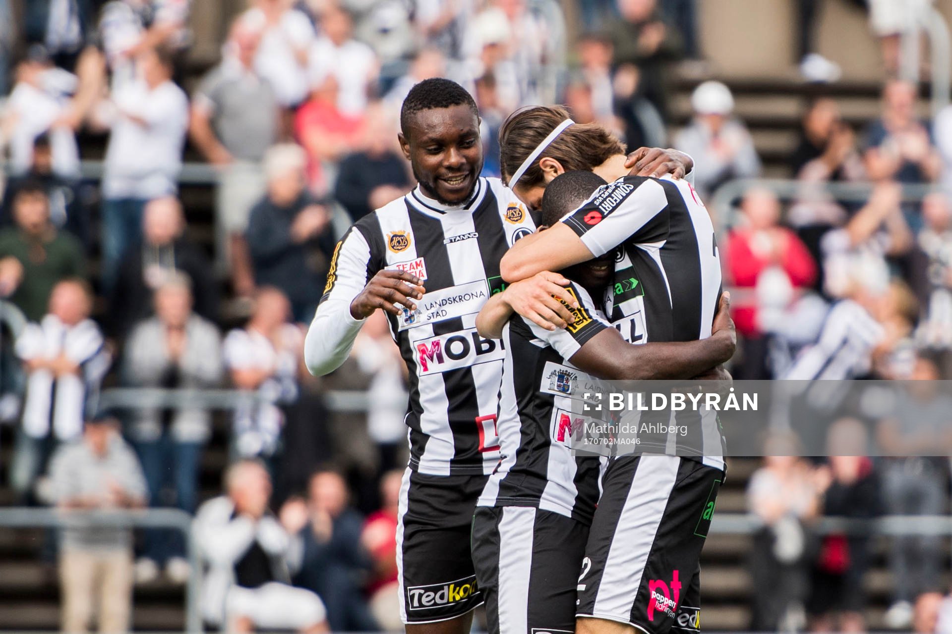 Landskronas Adi Nalic jublar med lagkamrater efter att han gjort 4-0 under fotbollsmatchen i Division 1 Södra mellan Landskrona BoIS och Oddevold den 2 juli 2017 i Landskrona.
