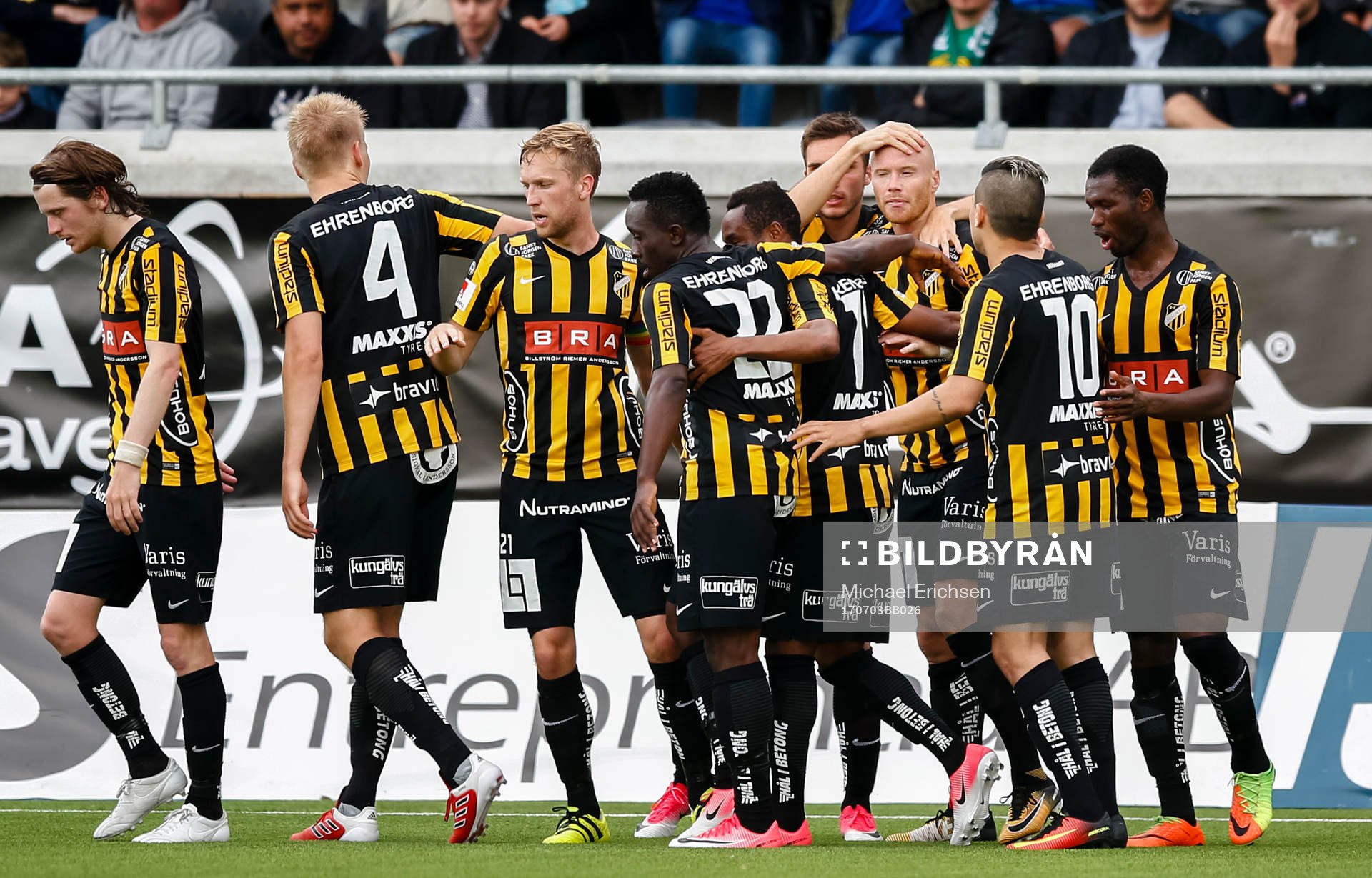 Häckens spelare jublar efter 1-0 av Alexander Farnerud under fotbollsmatchen i Allsvenskan mellan Häcken och Hammarby den 3 juli 2017 i Göteborg.