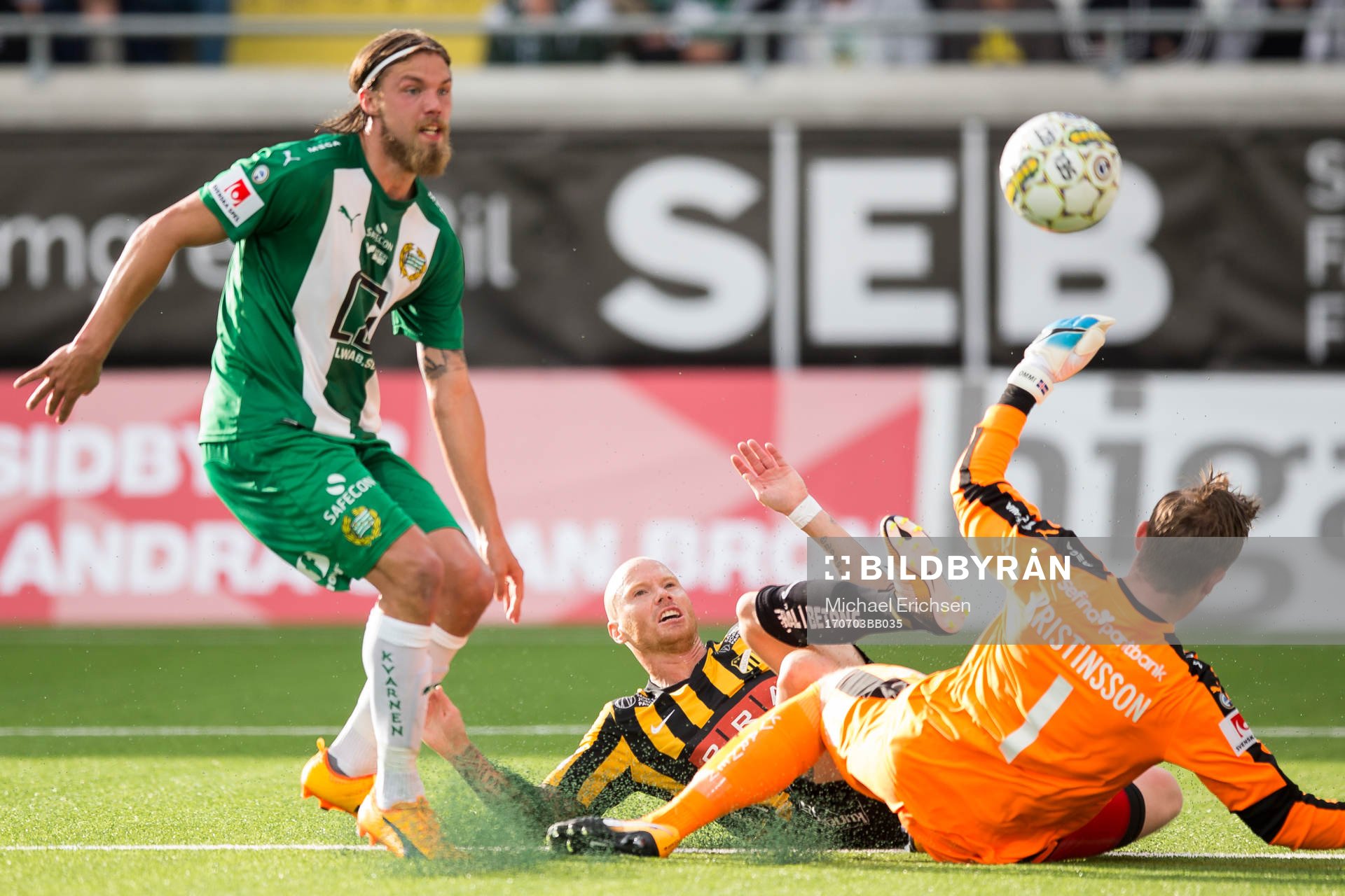 Häckens Alexander Farnerud skjuter 1-0 bakom Hammarbys