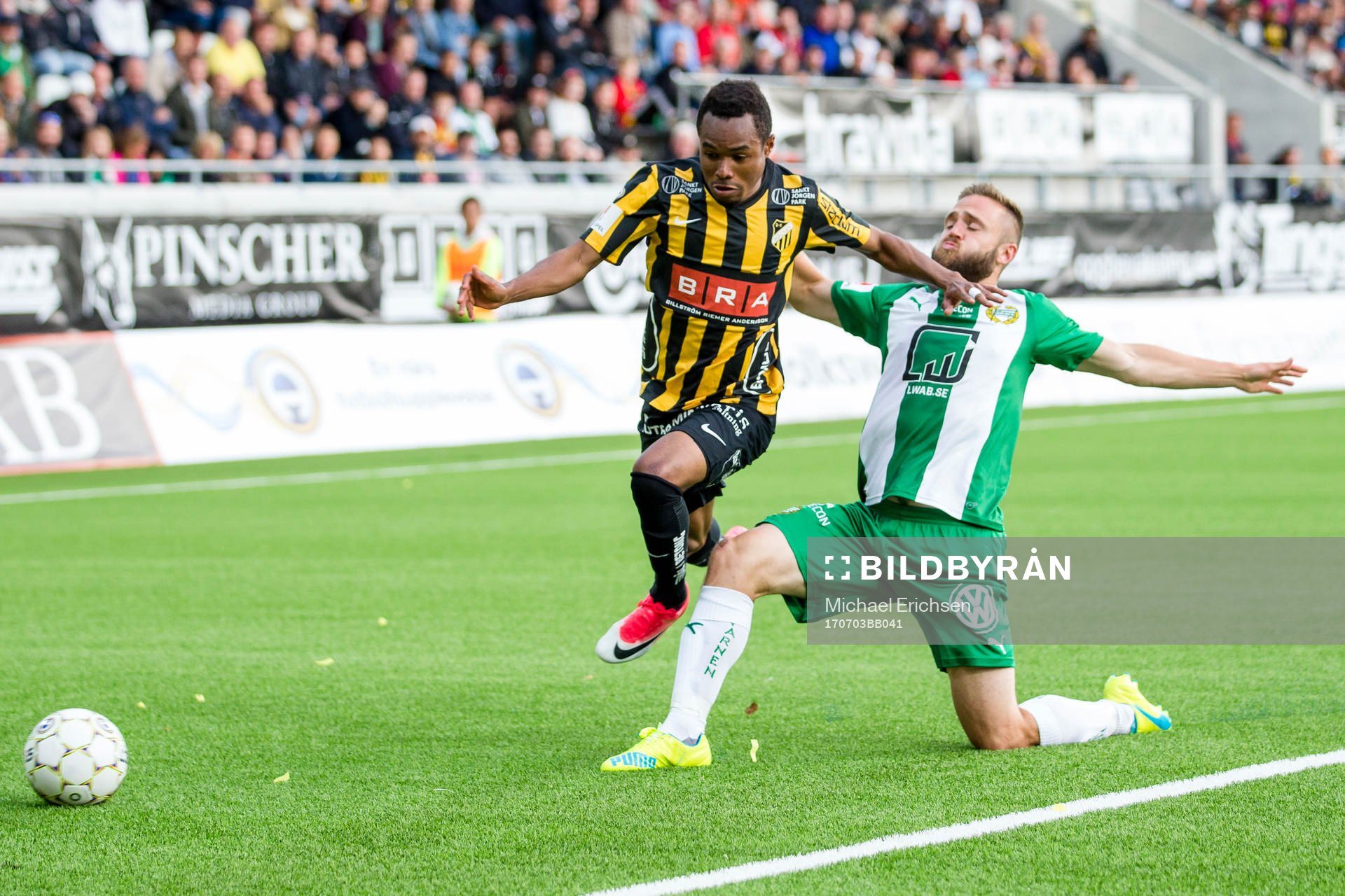 Häckens Nasiru Mohammed och Hammarbys Mats Solheim