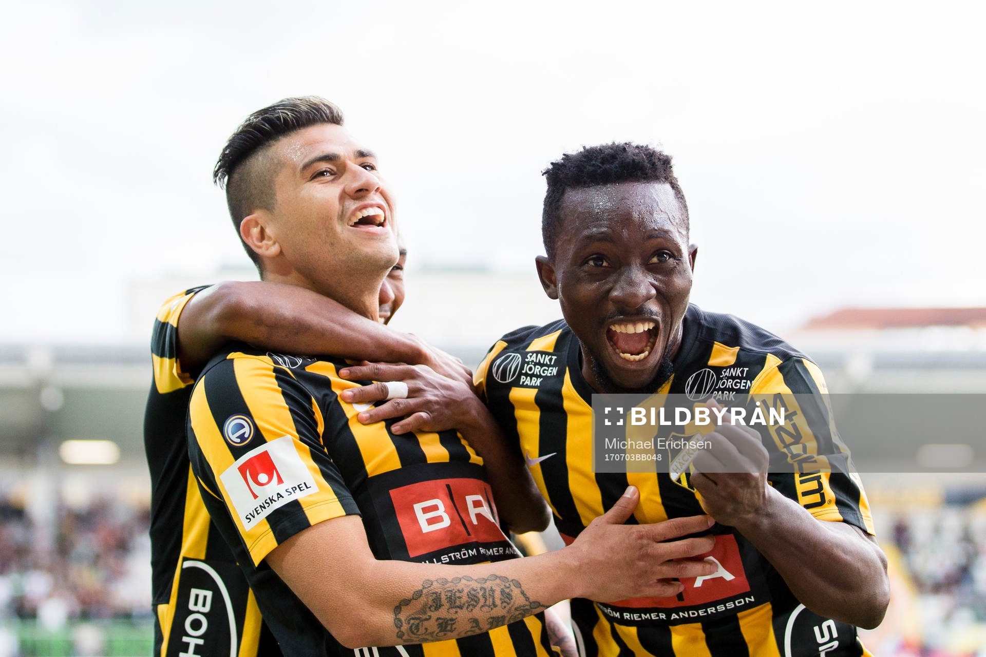Häckens Paulinho, Nasiru Mohammed och Chisom Egbuchulam jublar efter 2-0 under fotbollsmatchen i Allsvenskan mellan Häcken och Hammarby den 3 juli 2017 i Göteborg.