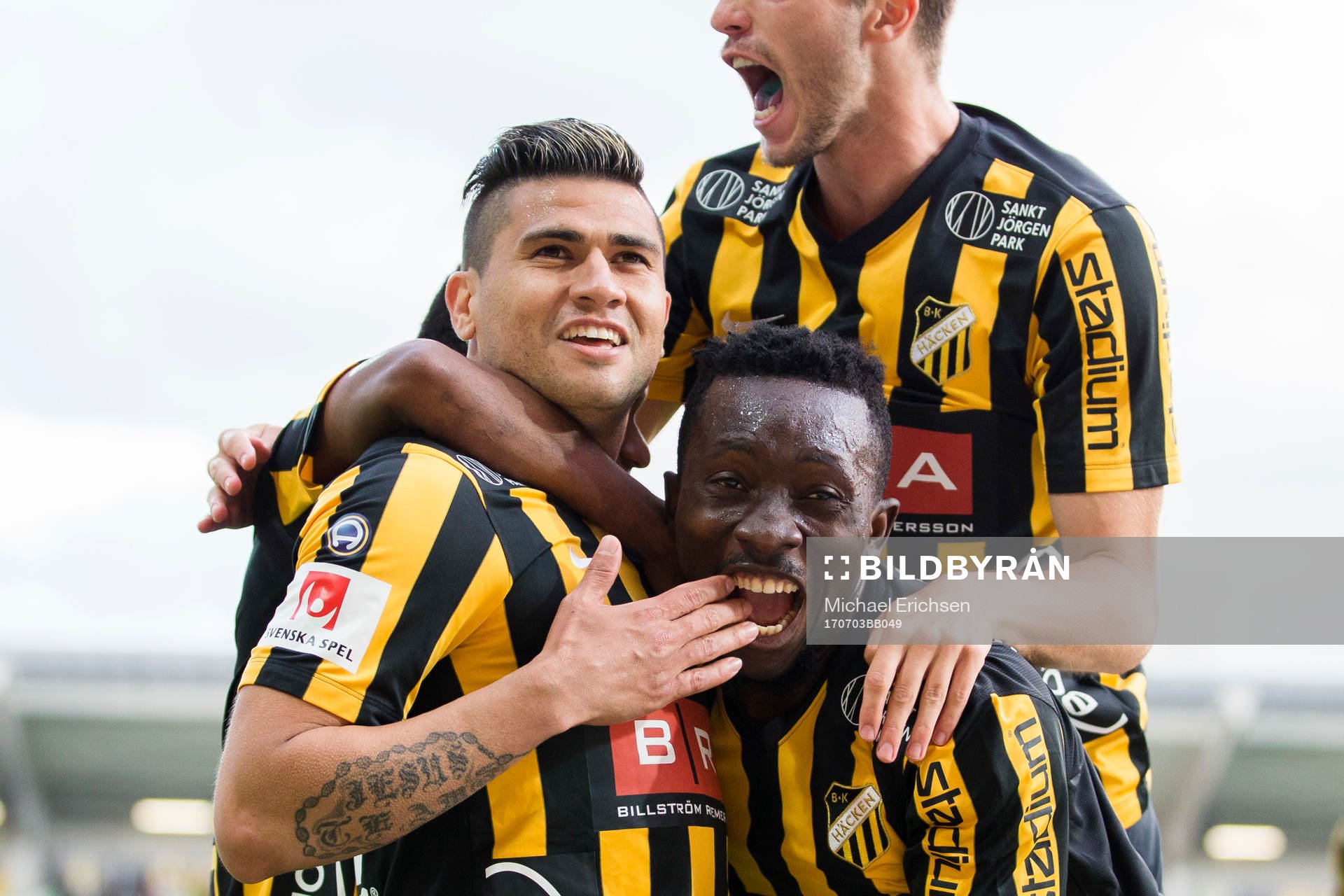 Häckens Paulinho, Nasiru Mohammed och Chisom Egbuchulam jublar efter 2-0 under fotbollsmatchen i Allsvenskan mellan Häcken och Hammarby den 3 juli 2017 i Göteborg.