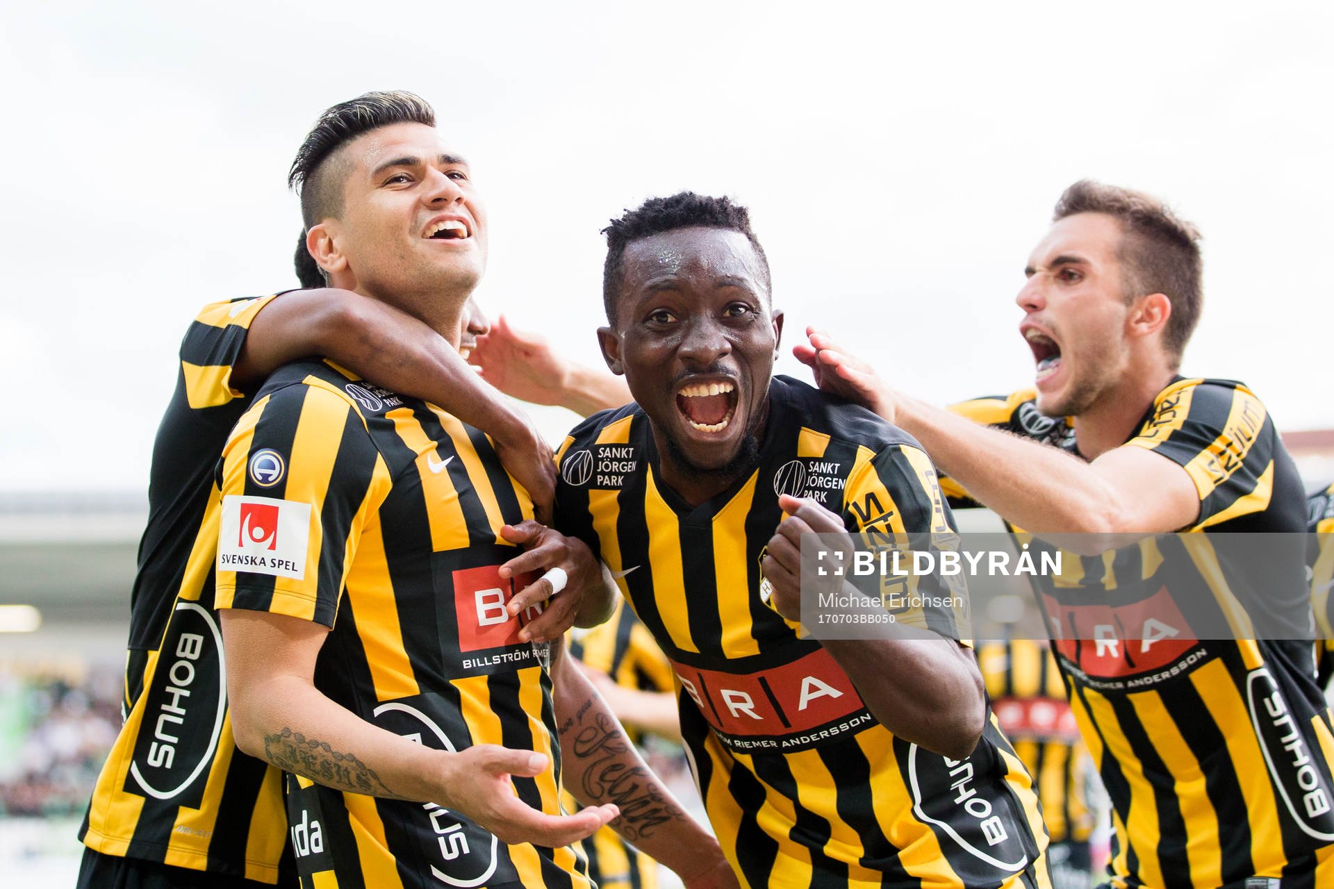 Häckens Paulinho, Nasiru Mohammed och Chisom Egbuchulam jublar efter 2-0 under fotbollsmatchen i Allsvenskan mellan Häcken och Hammarby den 3 juli 2017 i Göteborg.