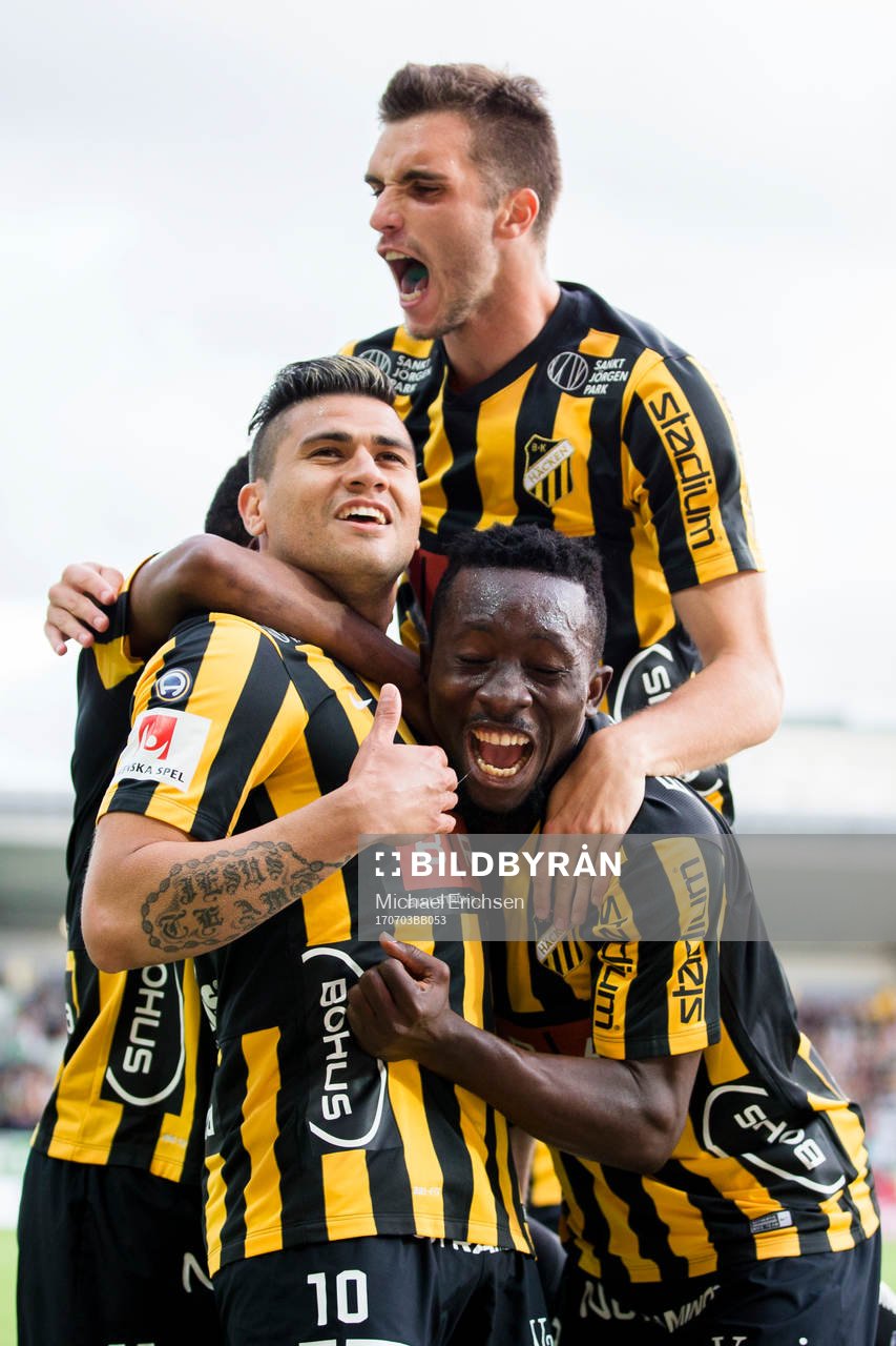 Häckens Paulinho, Nasiru Mohammed och Chisom Egbuchulam jublar efter 2-0 under fotbollsmatchen i Allsvenskan mellan Häcken och Hammarby den 3 juli 2017 i Göteborg.
