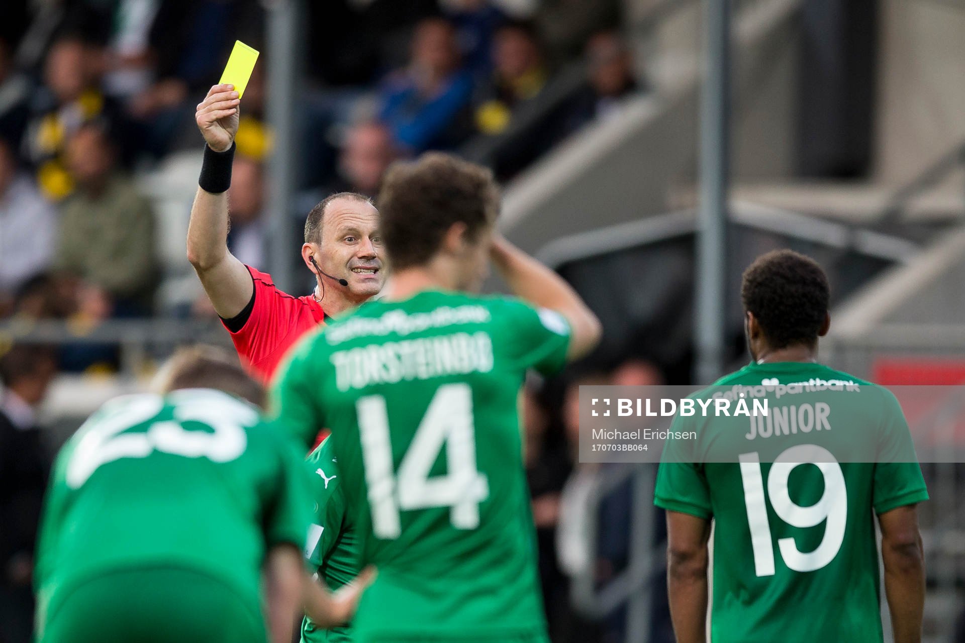 Domare Jonas Eriksson ger Hammarbys Serge-Junior Martinsson