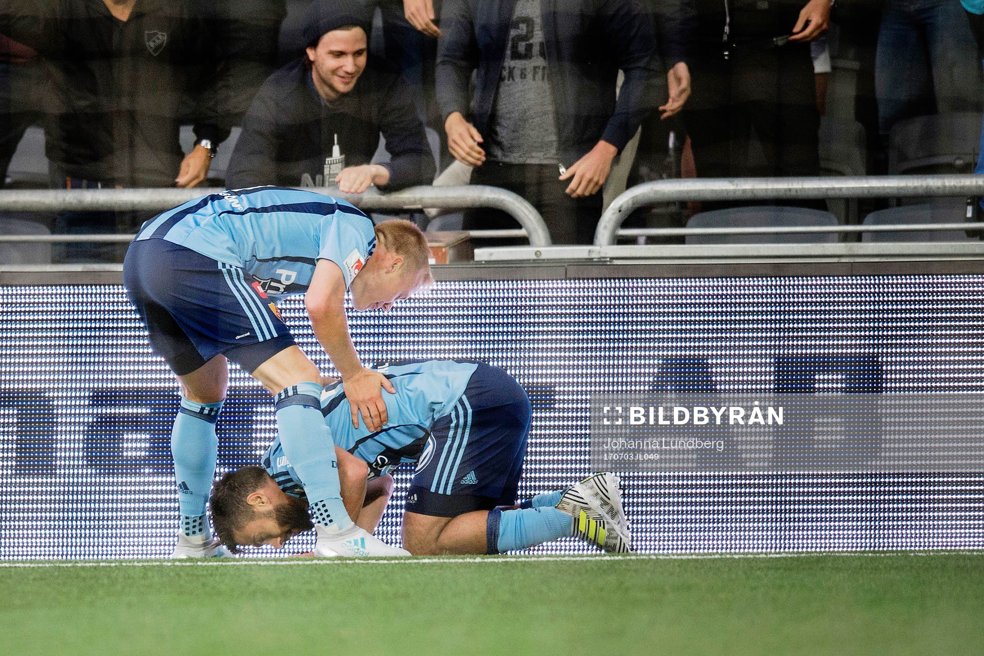 Djurgårdens Elliot Käck och Othman El Kabir jublar efter 2-1 under fotbollsmatchen i Allsvenskan mellan Djurgården och Kalmar den 3 juli 2017 i Stockholm.
