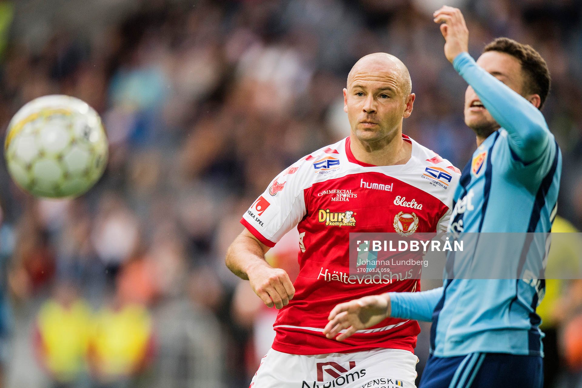 Kalmars Stefan Larsson och Djurgårdens Kerim Mrabti