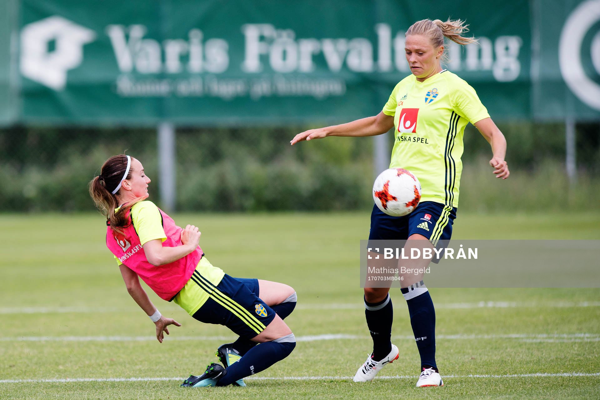Kosovare Asllani och Fridolina Rolfö