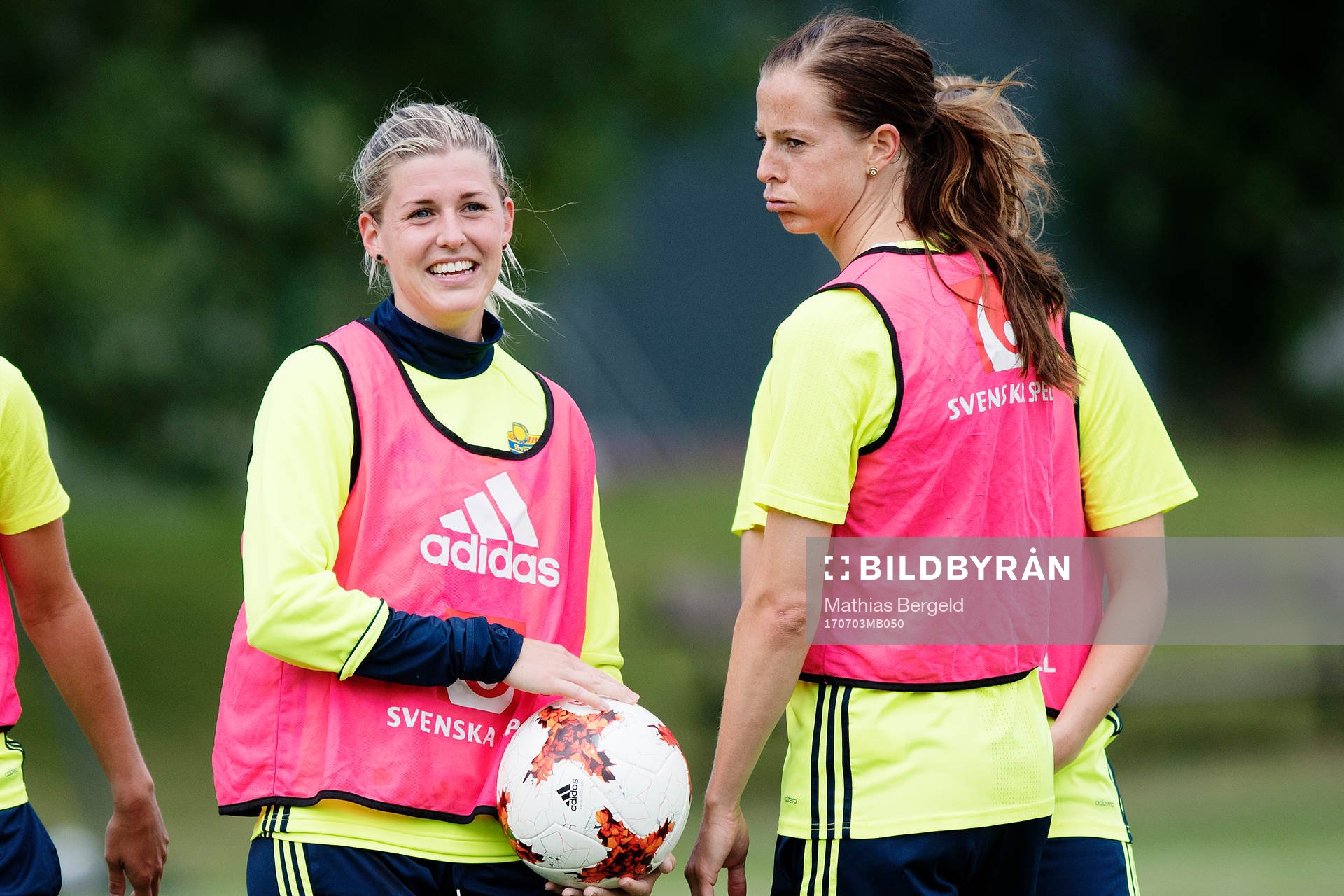 Olivia Schough och Lotta Schelin
