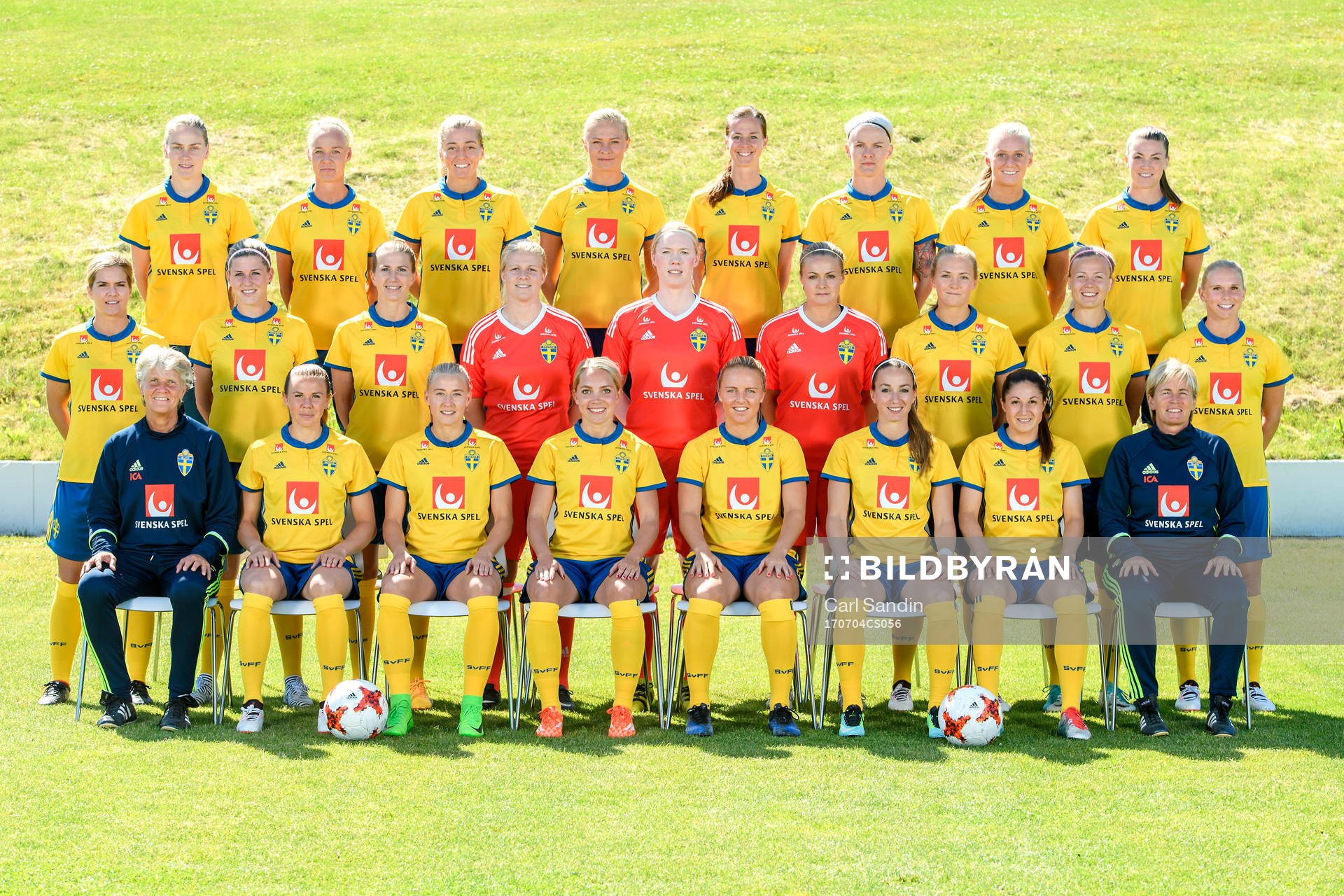Lagbild med det svenska damlandslaget i fotboll