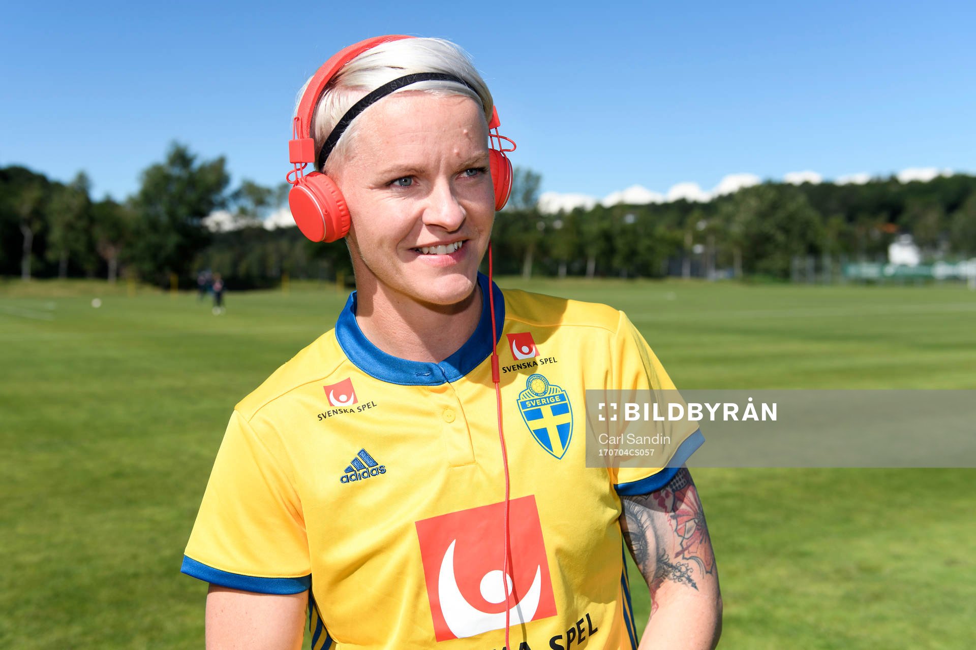 Nilla Fischer med hörlurar på sig innan en träning med