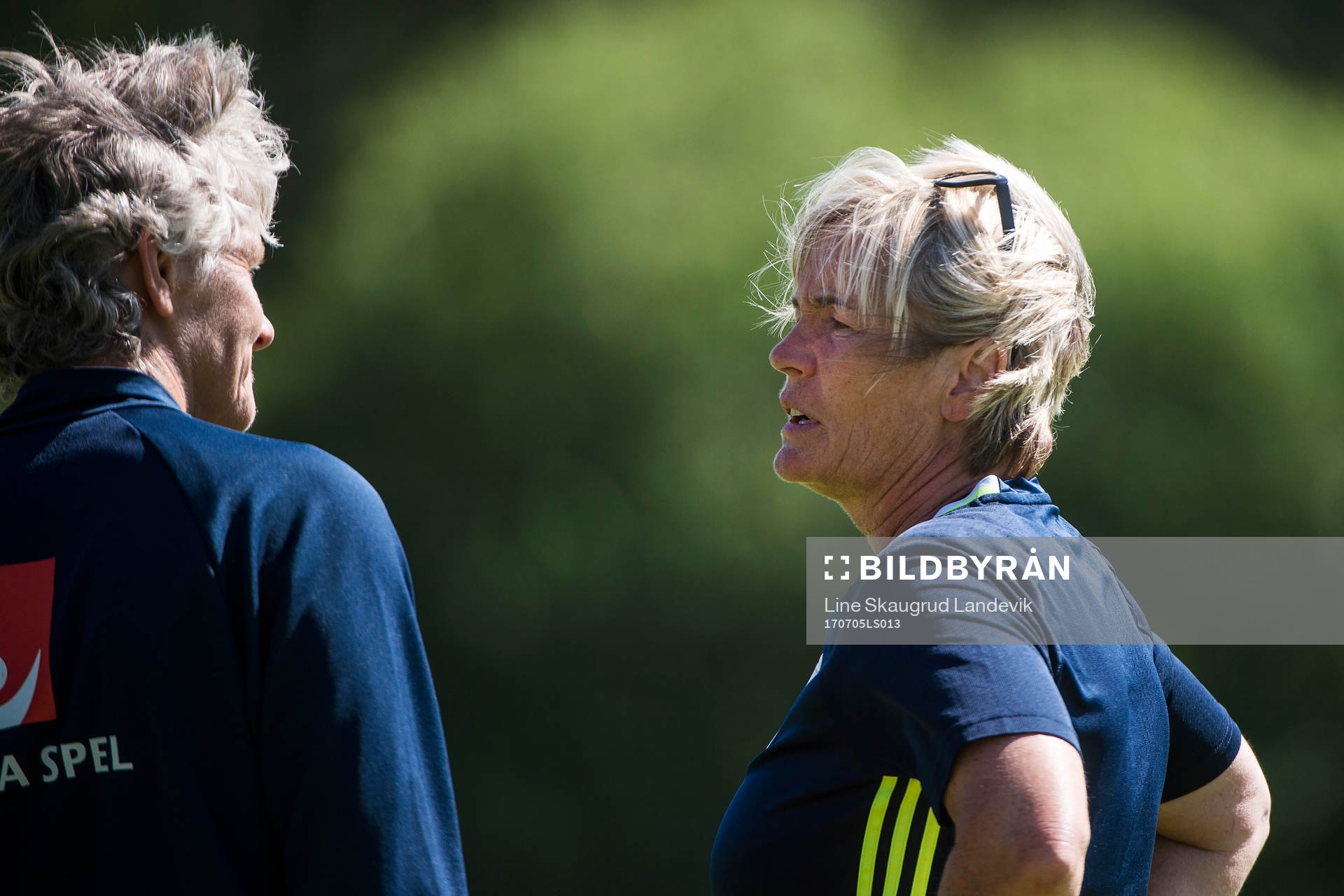 Förbundskapten Pia Sundhage och assisterande
