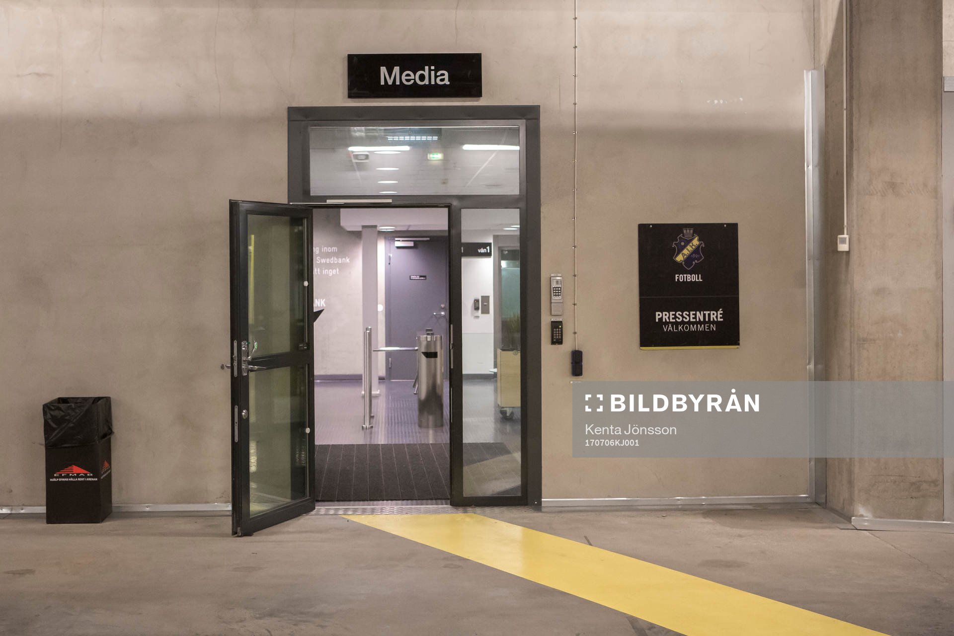 Pressentrén på Friends Arena innan fotbollsmatchen i