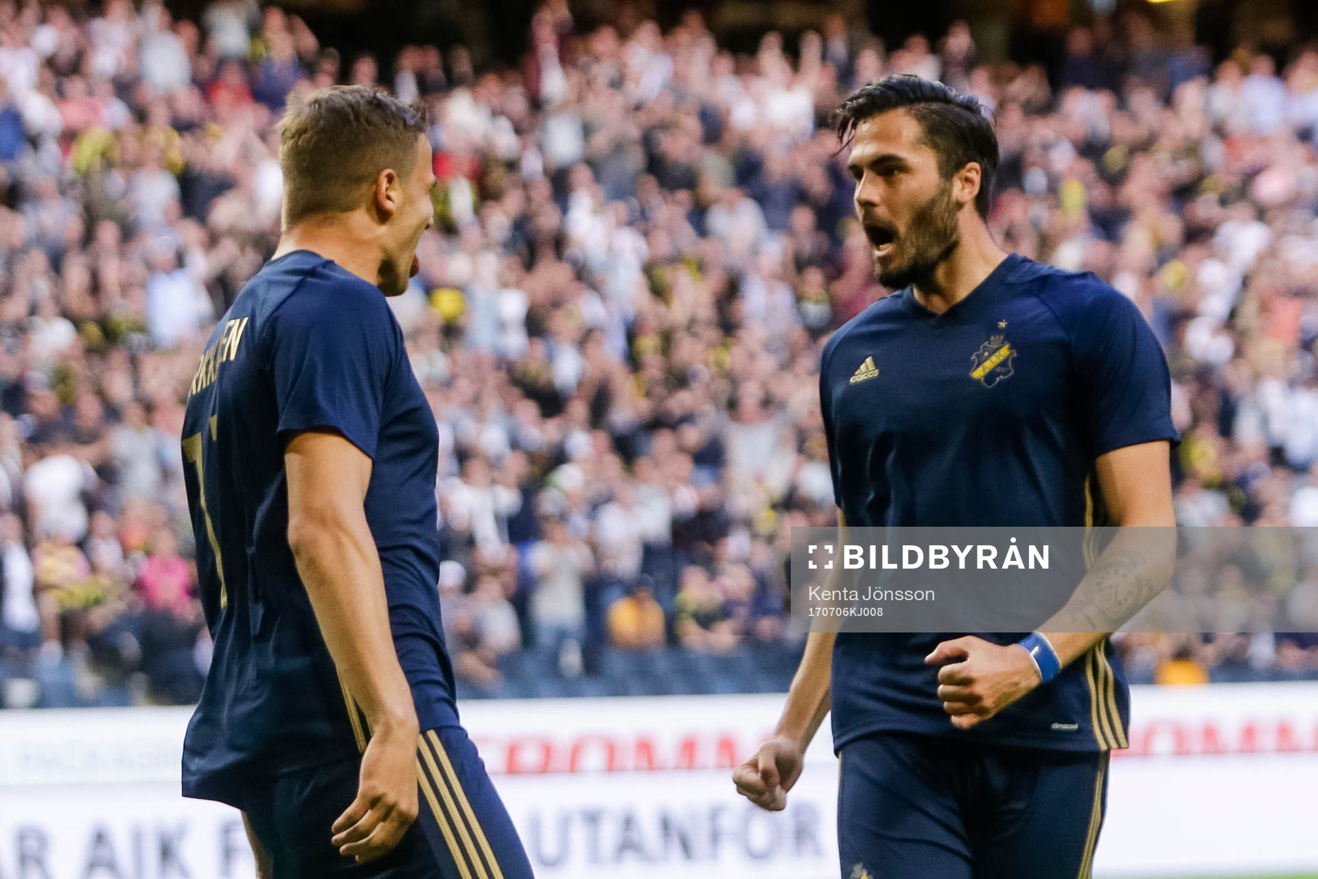 s Eero Markkanen och Denni Avdic jublar