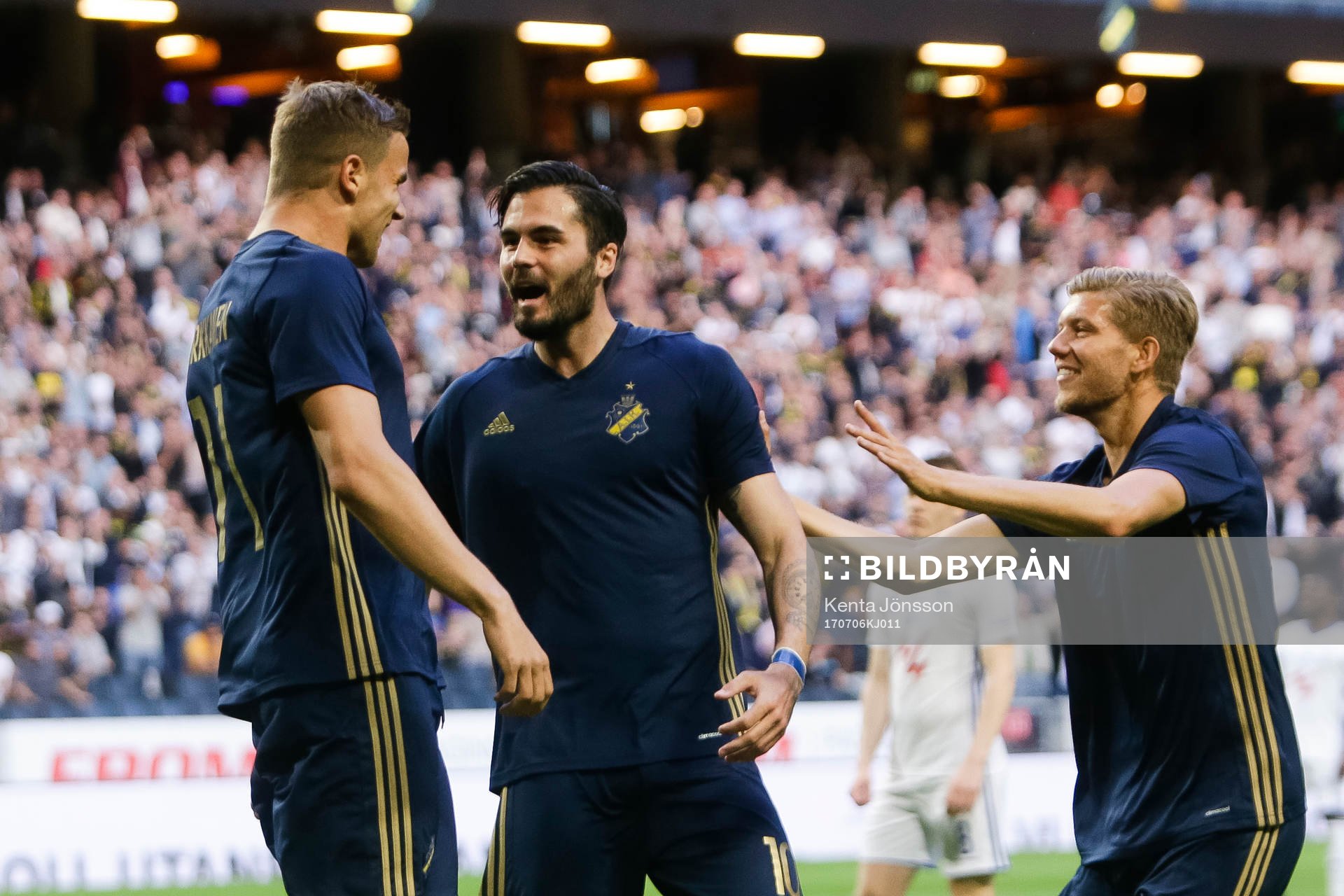 s Eero Markkanen och Denni Avdic jublar