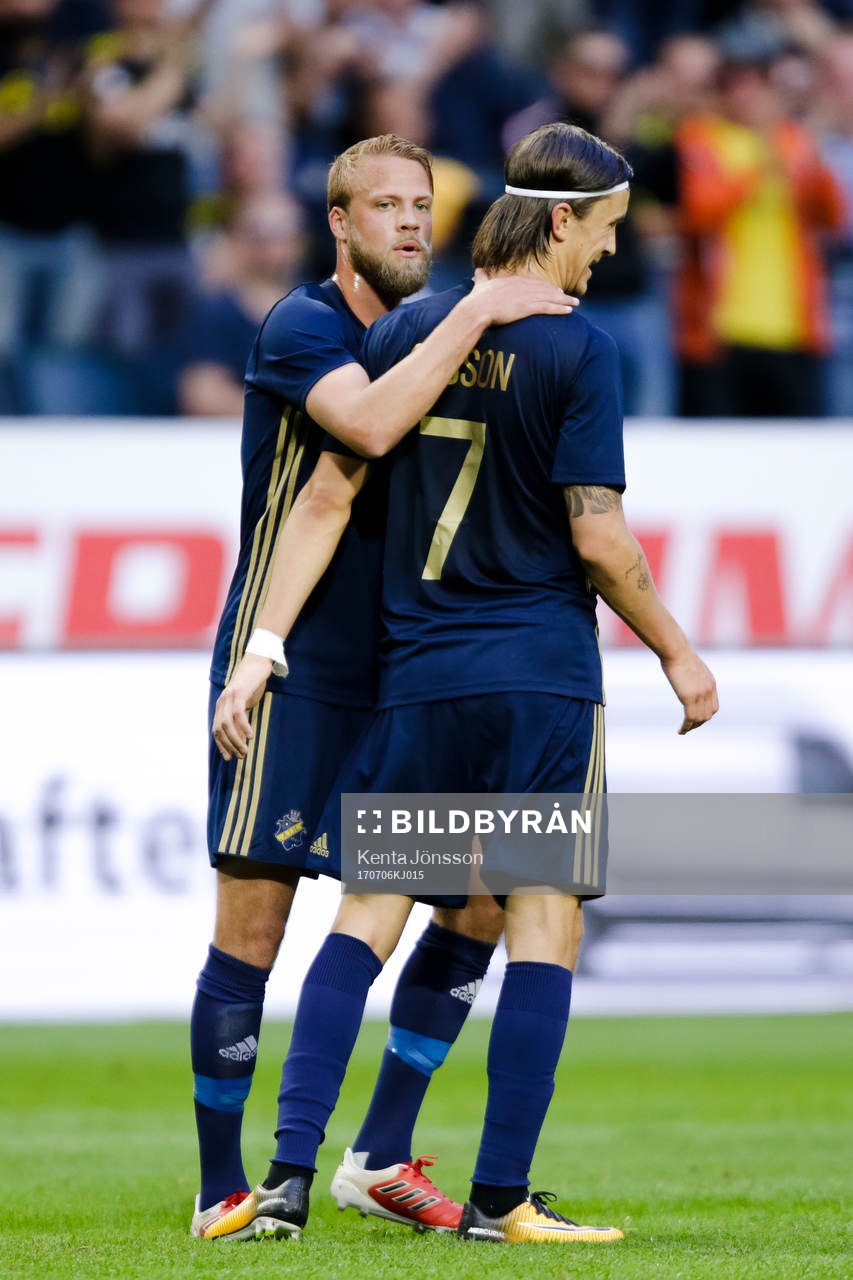 s Kristoffer Olsson och Daniel Sundgren jublar