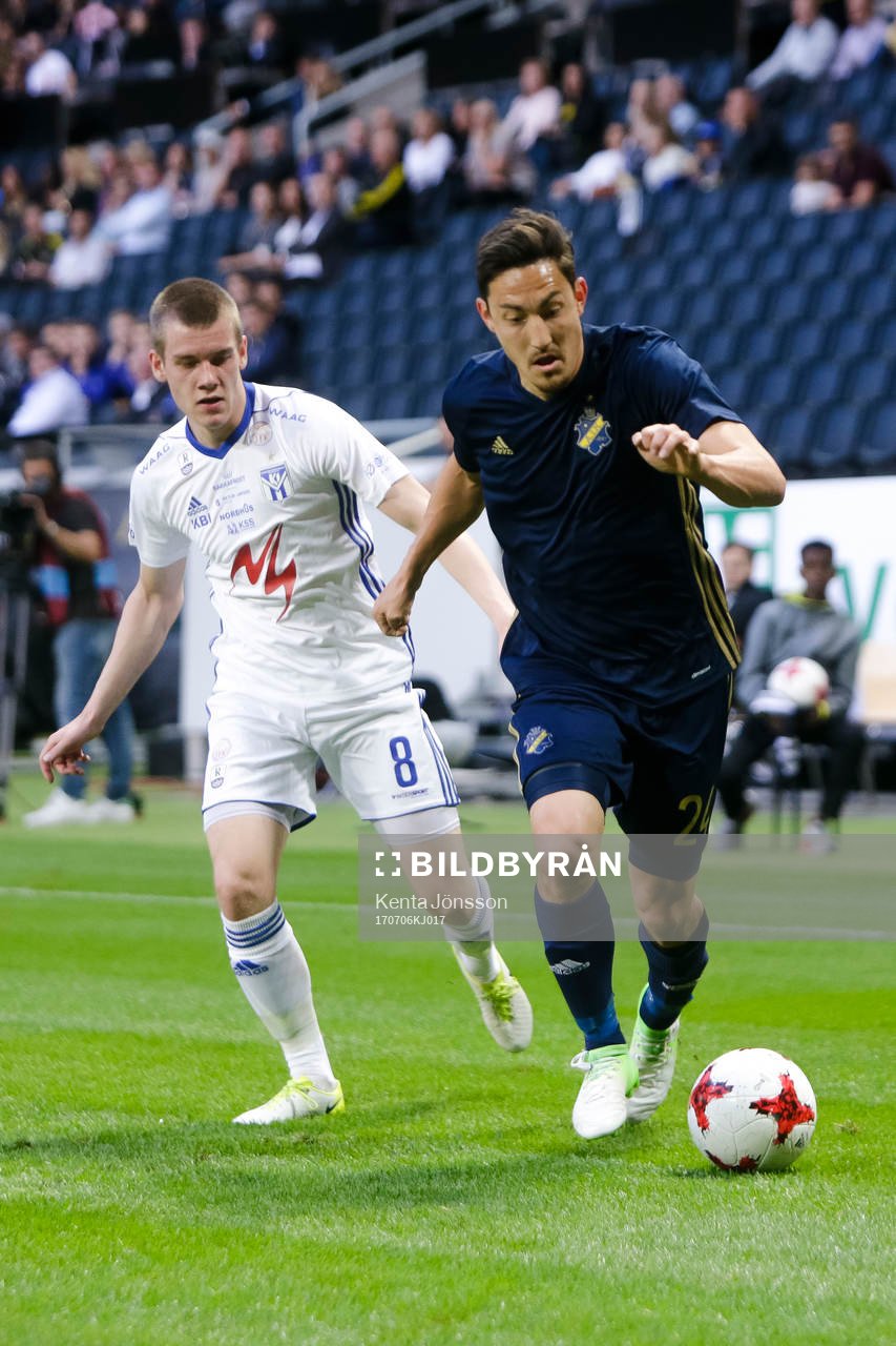 s Stefan Ishizaki och Klaksvik Joannes Bjartalid