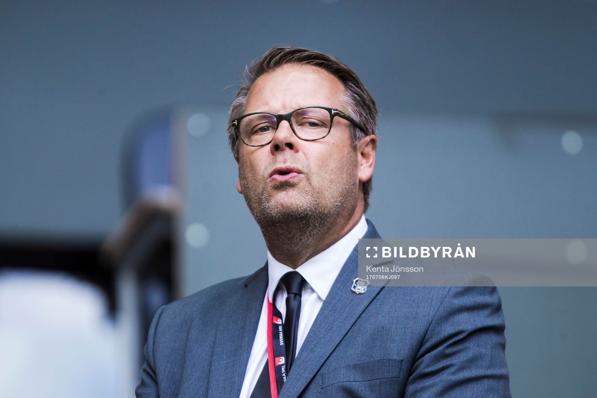 s VD Mikael Ahlerup innan fotbollsmatchen i kvalet till