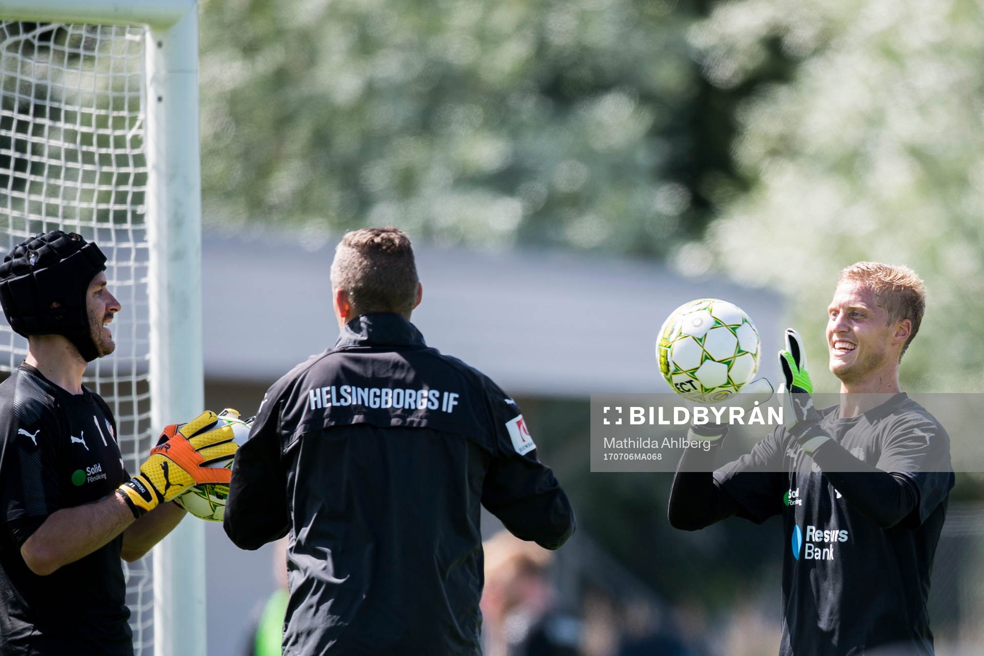 Helsingborgs målvakt Matt Pyzdrowski (v),