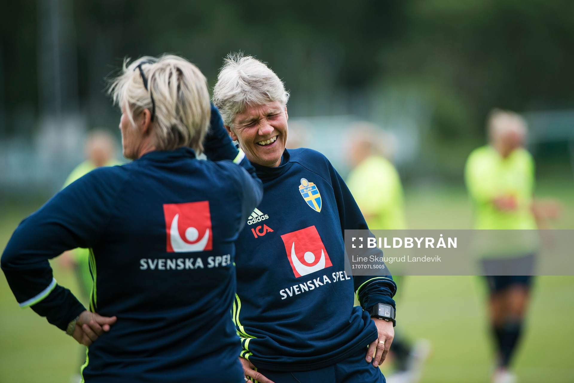 Förbundskapten Pia Sundhage och assisterande