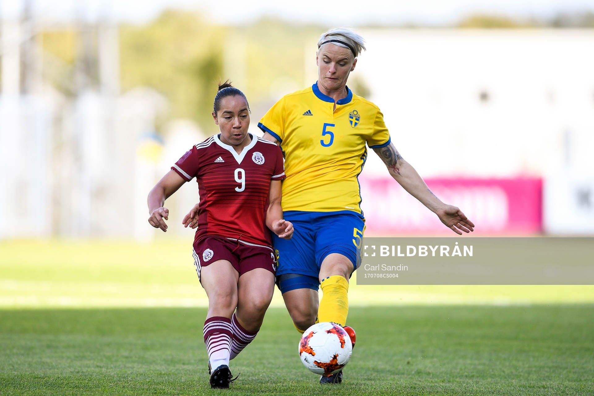 Mexikos Charlyn Corral och Sveriges Nilla Fischer