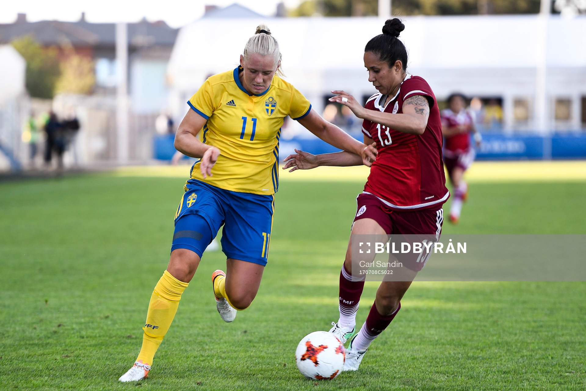 Sveriges Stina Blackstenius och Mexikos Bianca Sierra