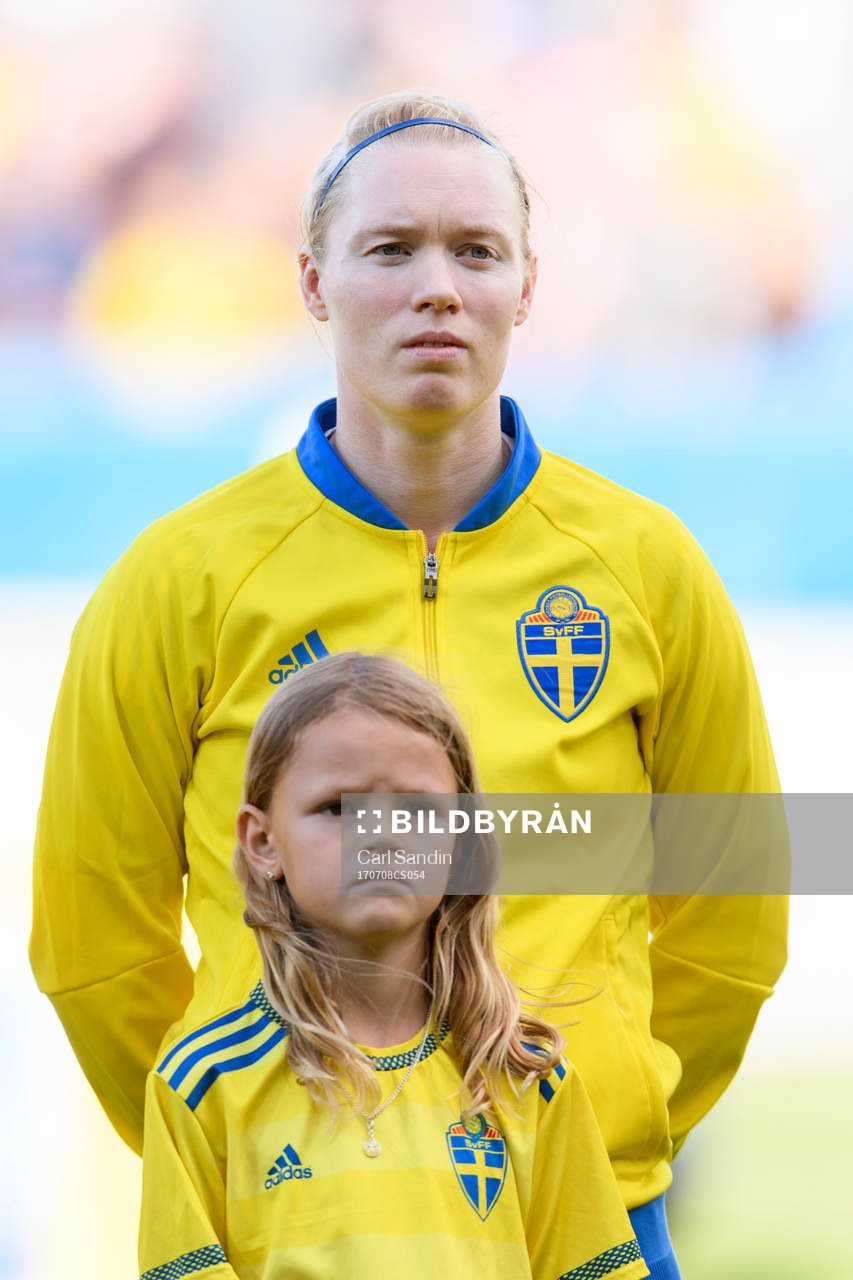 Sveriges målvakt Hedvig Lindahl vid lineup innan