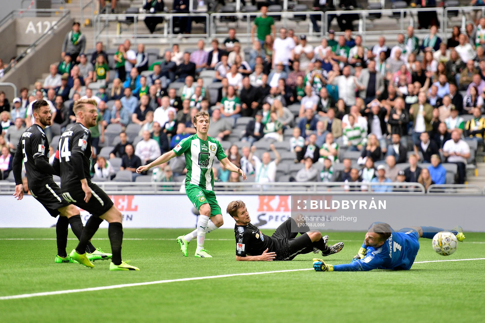 Hammarbys Fredrik Torsteinbö gör 1-0 medan Örebros