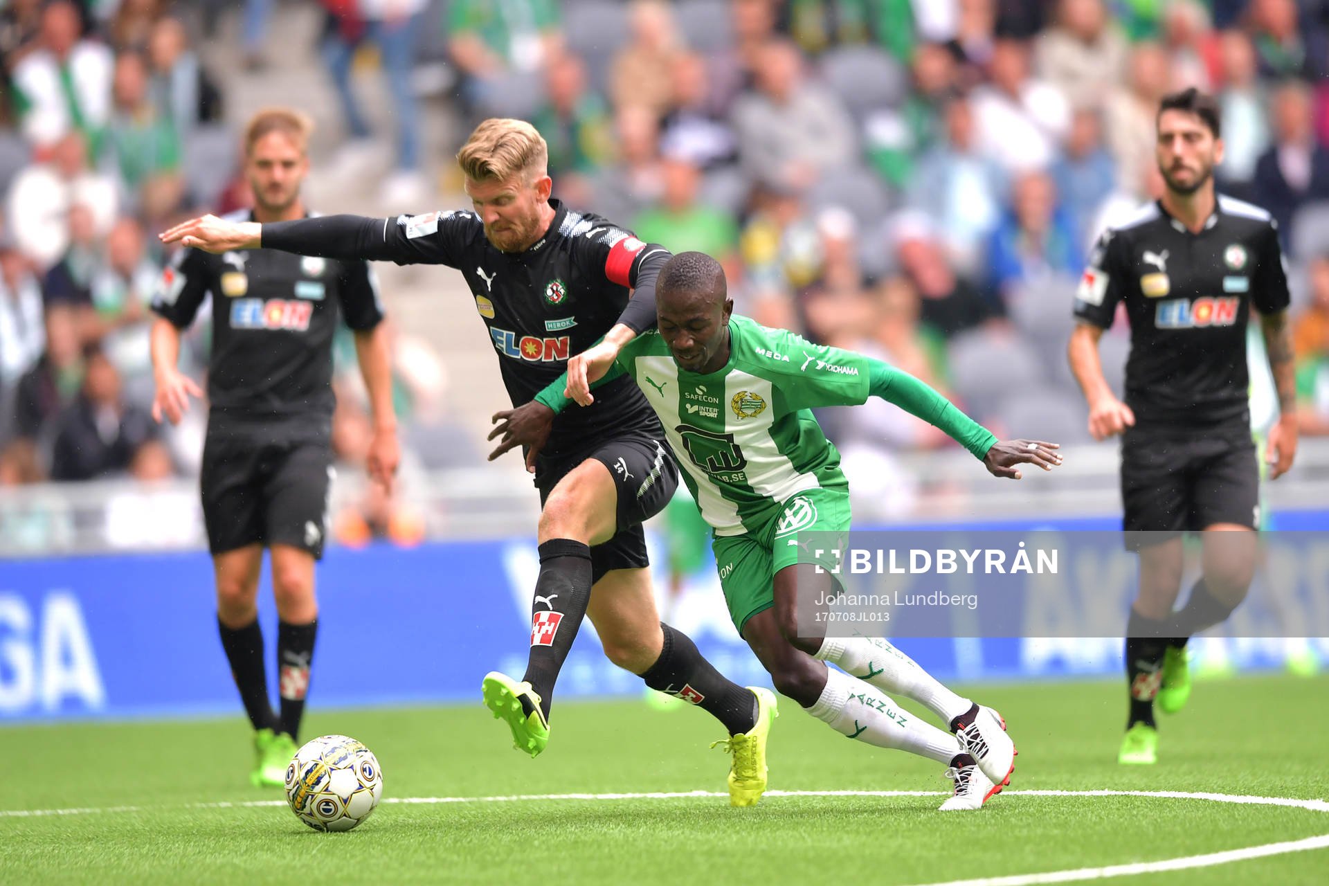 Örebros Michael Almebäck och Hammarbys Pa Amat Dibba