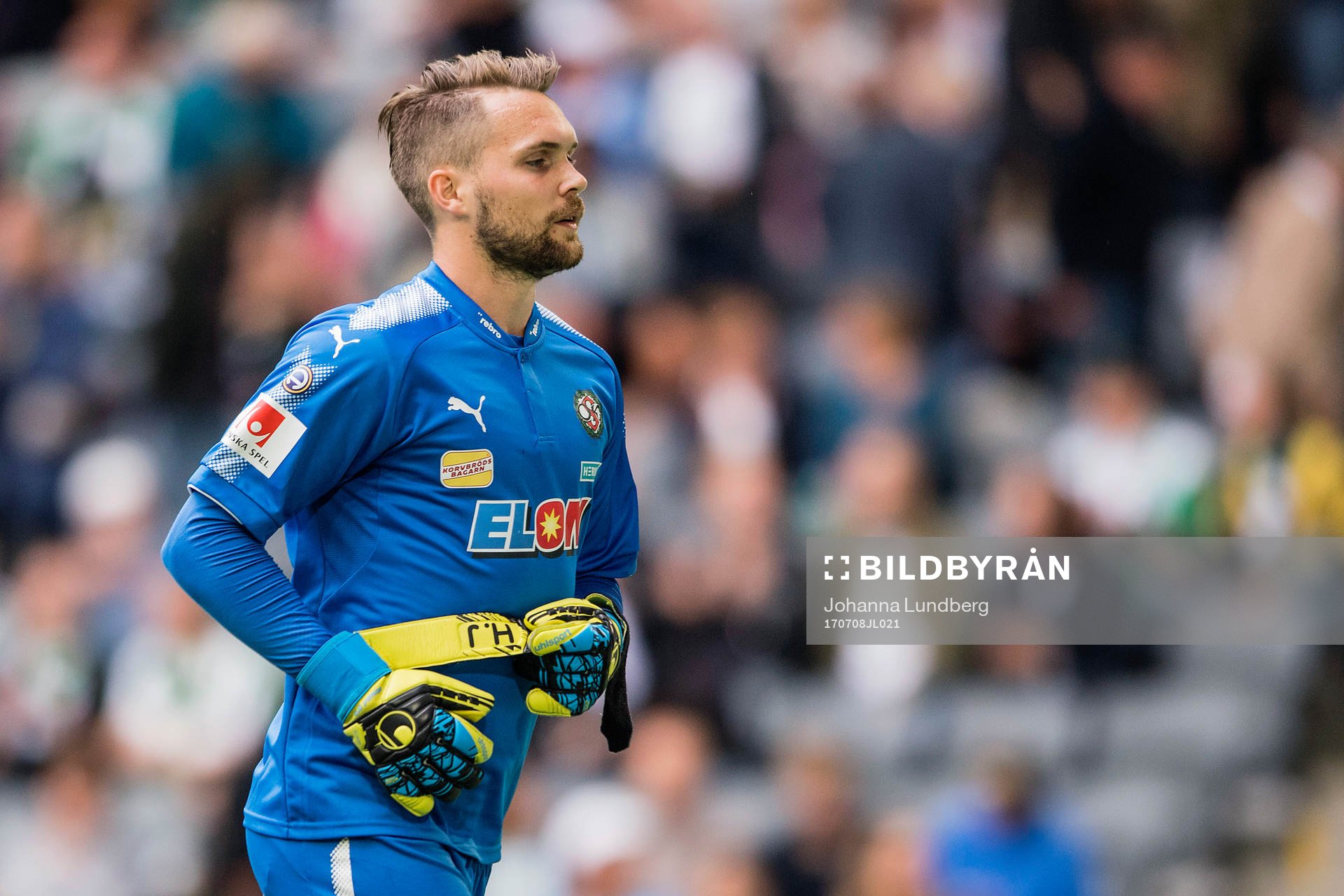 Örebros målvakt Oscar Jansson deppar