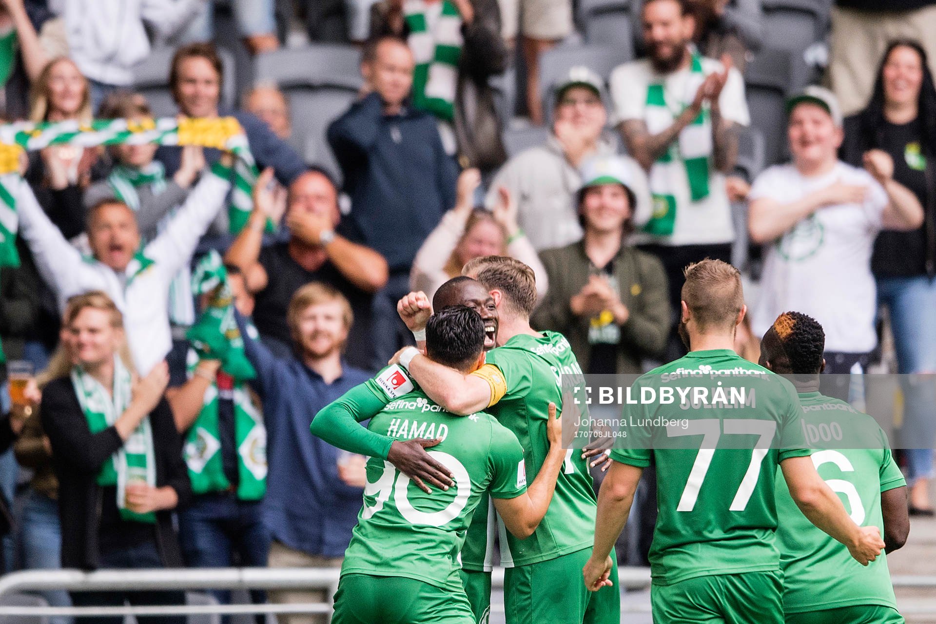Hammarbys spelare jublar