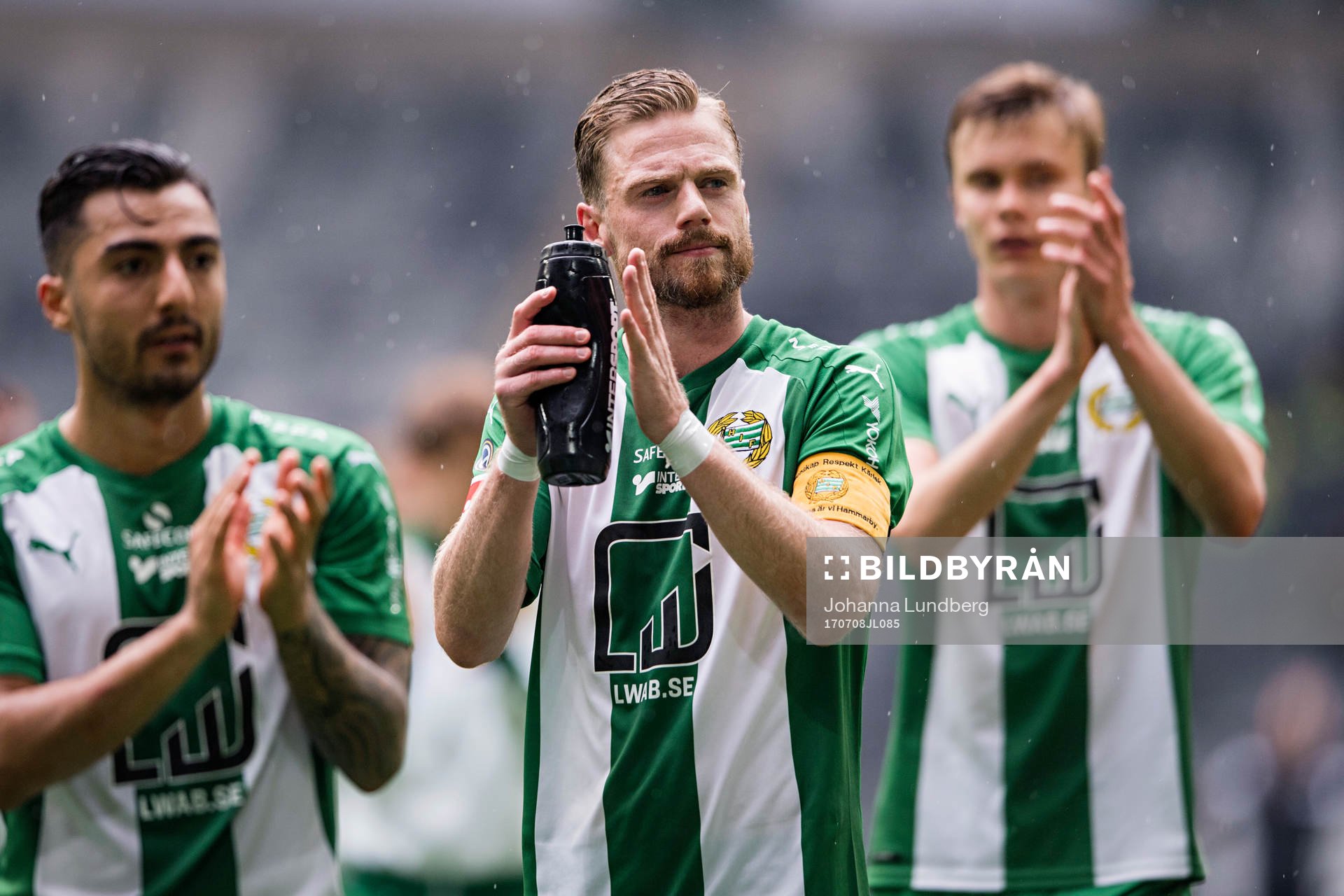 Hammarbys Arnór Smárason tackar publiken