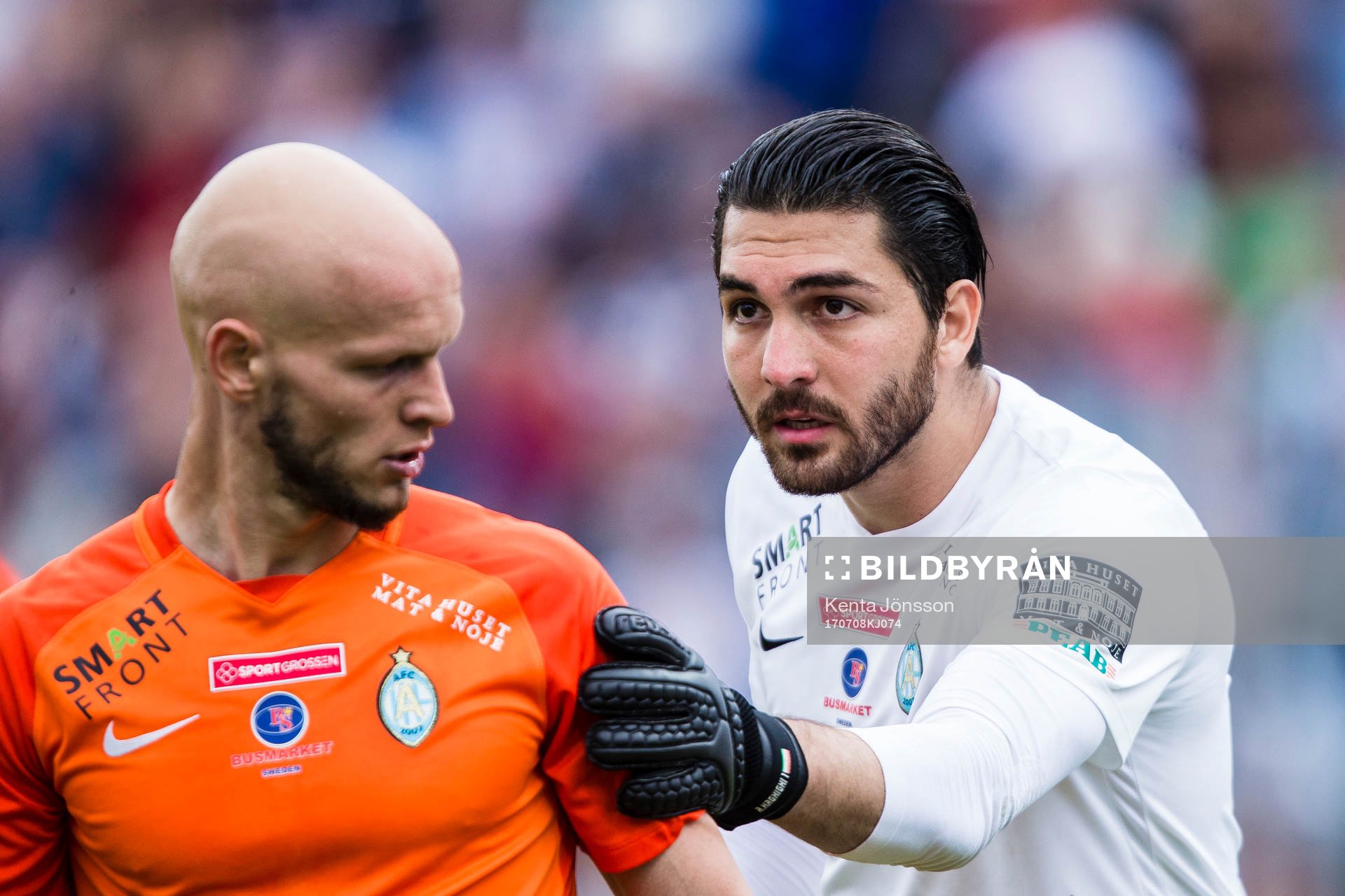 AFC Eskilstunas Målvakt Alireza Haghighi dirigerar Zourab