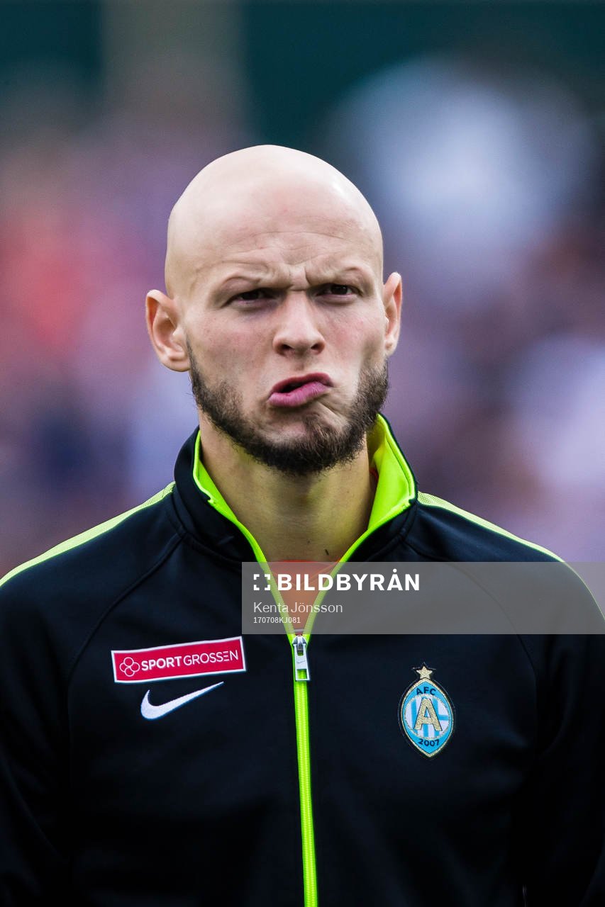 AFC Eskilstunas Zourab Tsiskaridze innan fotbollsmatchen i
