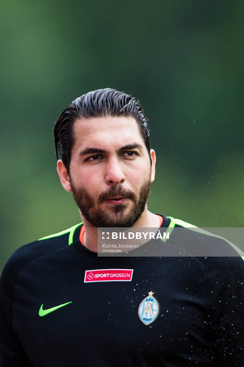 AFC Eskilstunas Målvakt Alireza Haghighi innan
