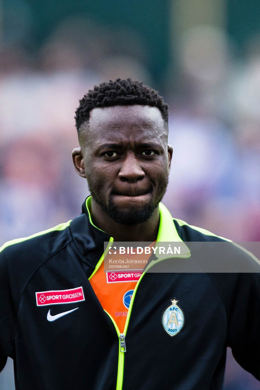 AFC Eskilstunas Buya Turay innan fotbollsmatchen i