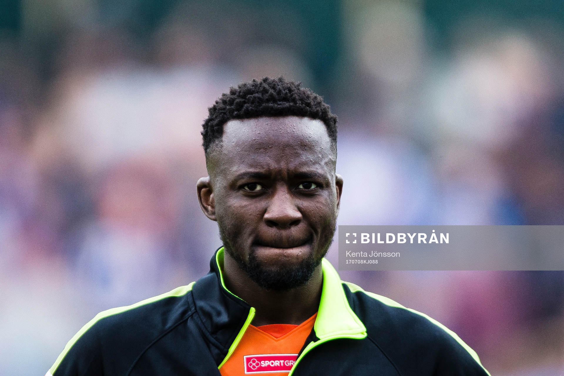 AFC Eskilstunas Buya Turay innan fotbollsmatchen i
