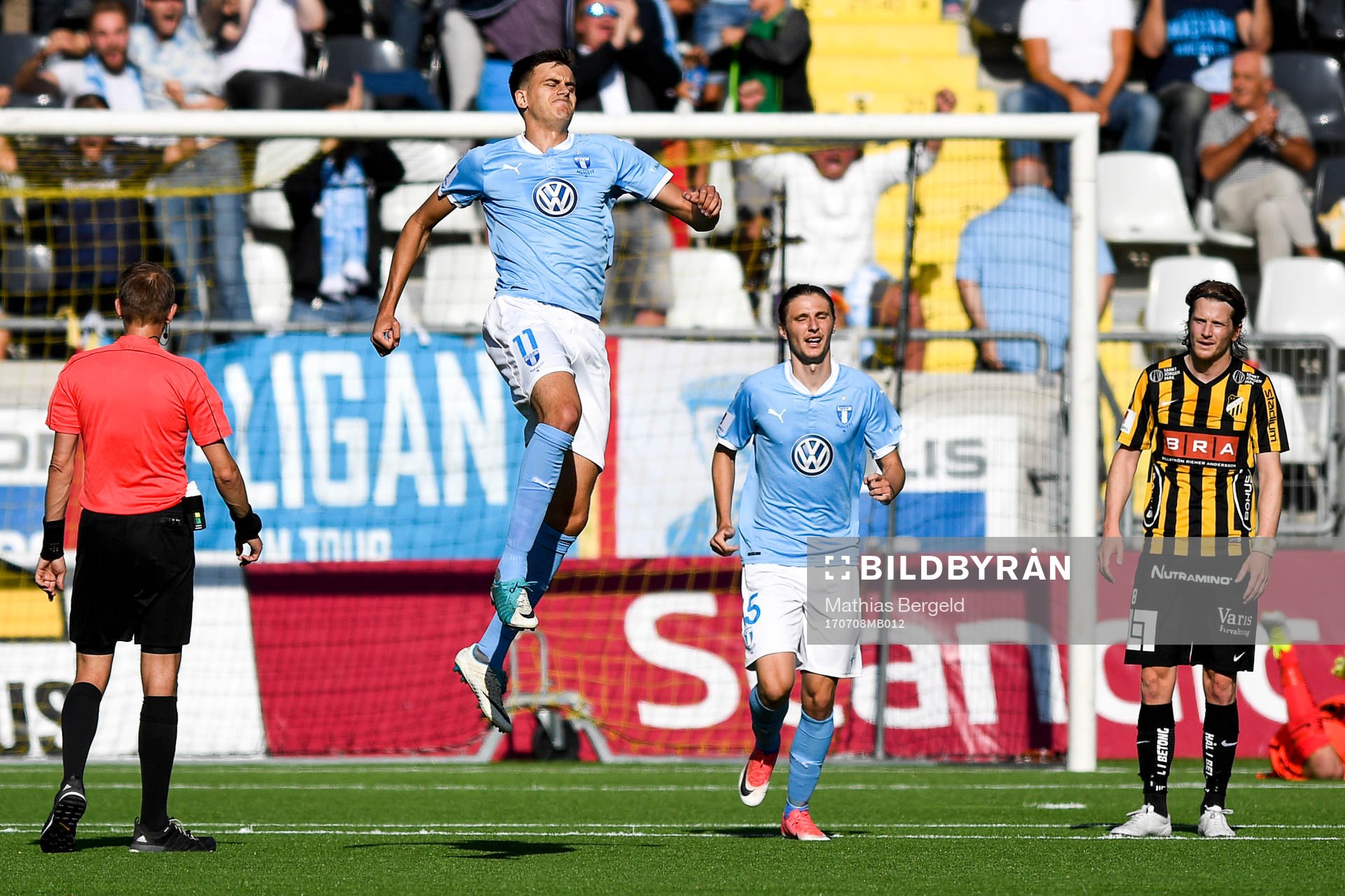 Malmö FFs Alexander Jeremejeff jublar efter att ha gjort 0-1 under fotbollsmatchen i Allsvenskan mellan Häcken och Malmö FF den 8 juli 2017 i Göteborg.