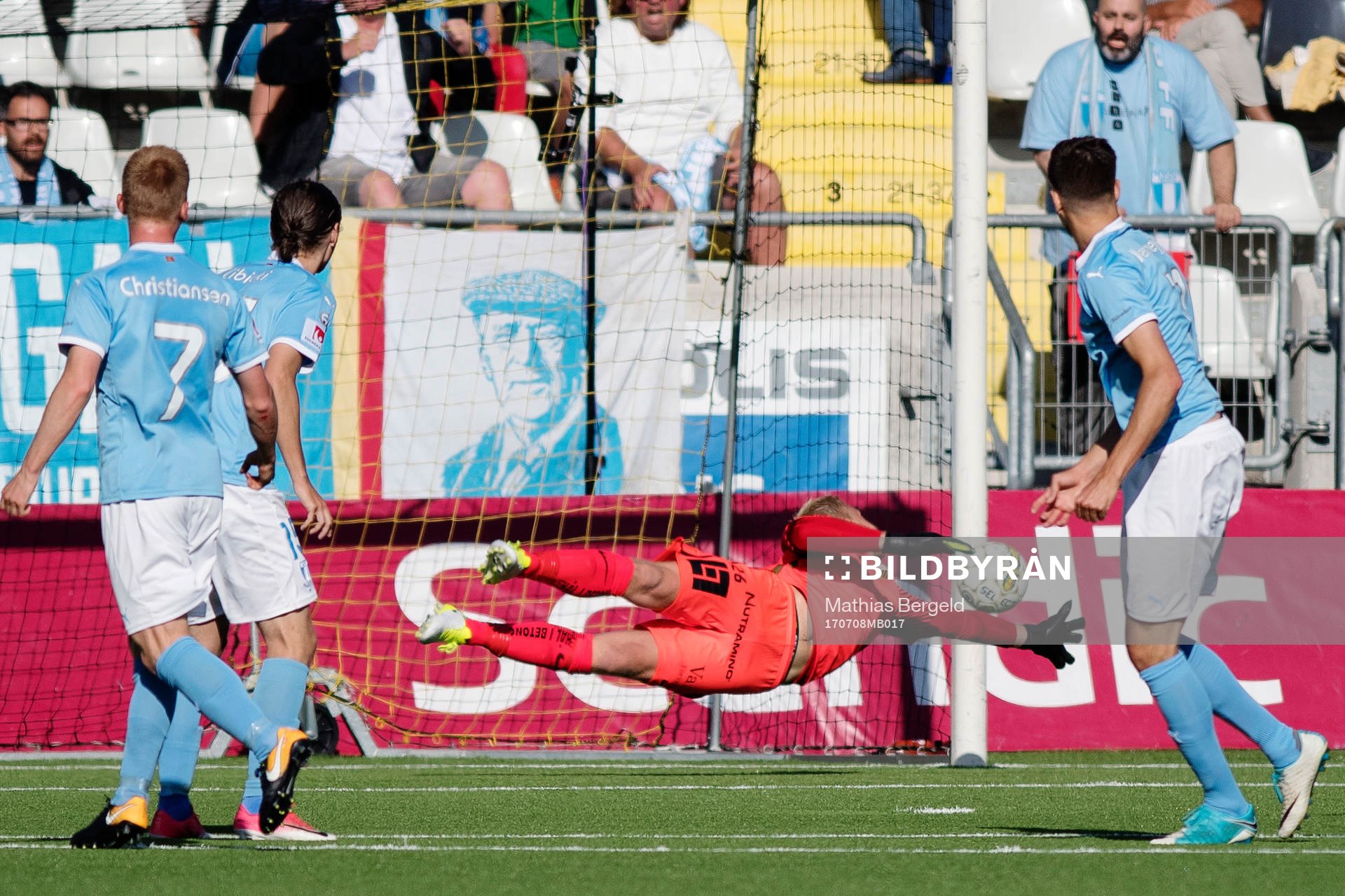 Malmö FFs Alexander Jeremejeff gör 0-1-målet bakom