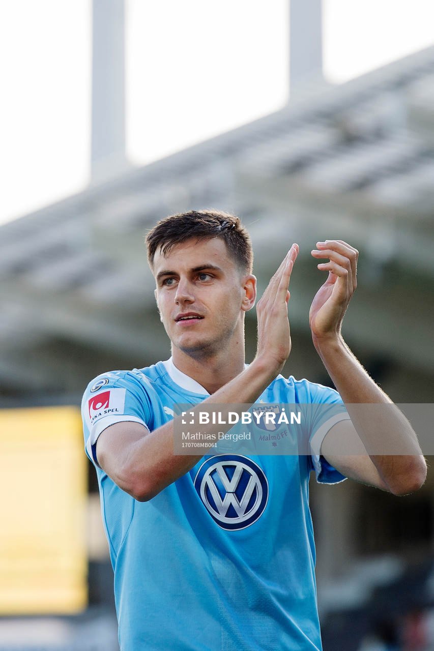 Malmö FFs Alexander Jeremejeff jublar och tackar