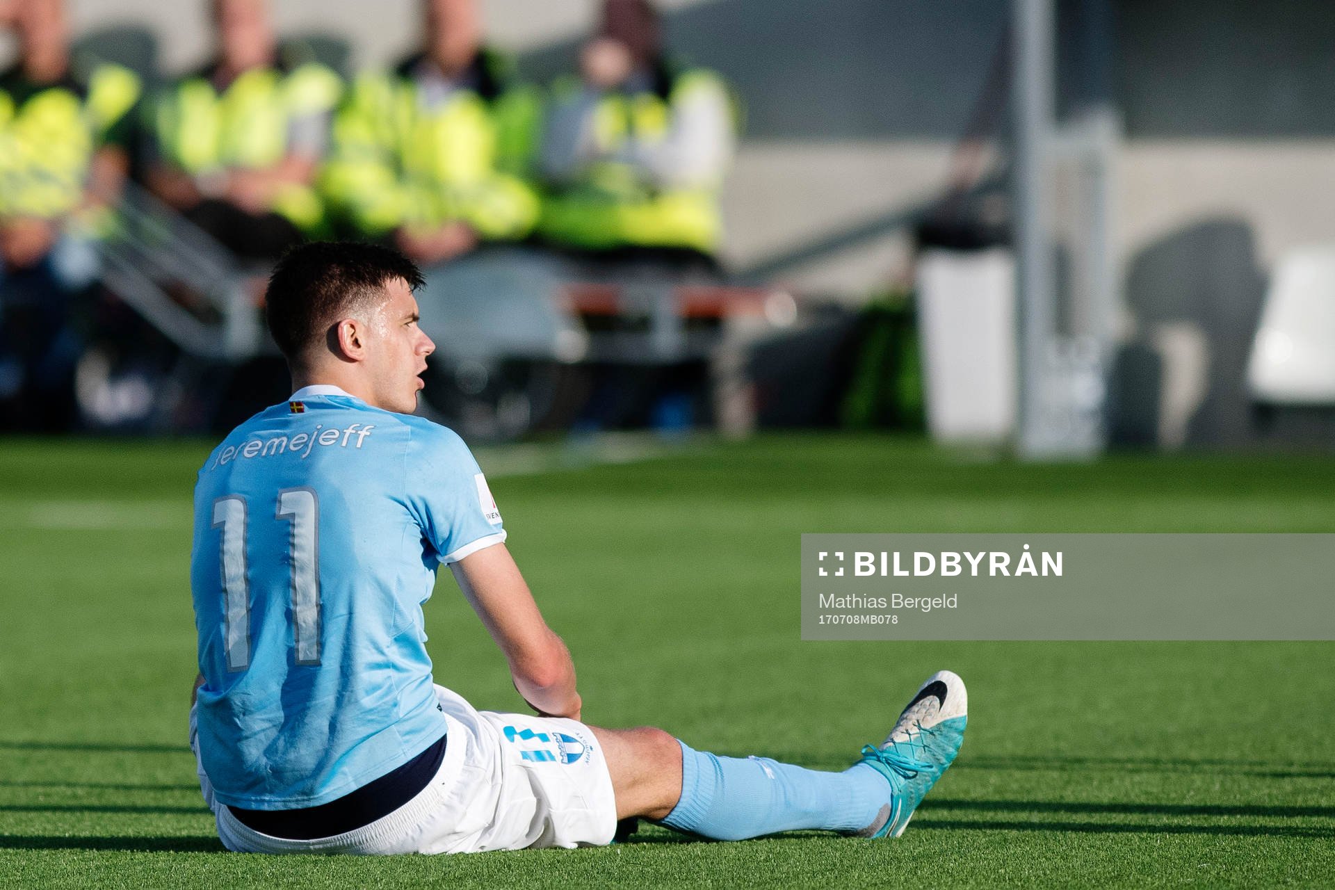 Malmö FFs Alexander Jeremejeff sitter ner
