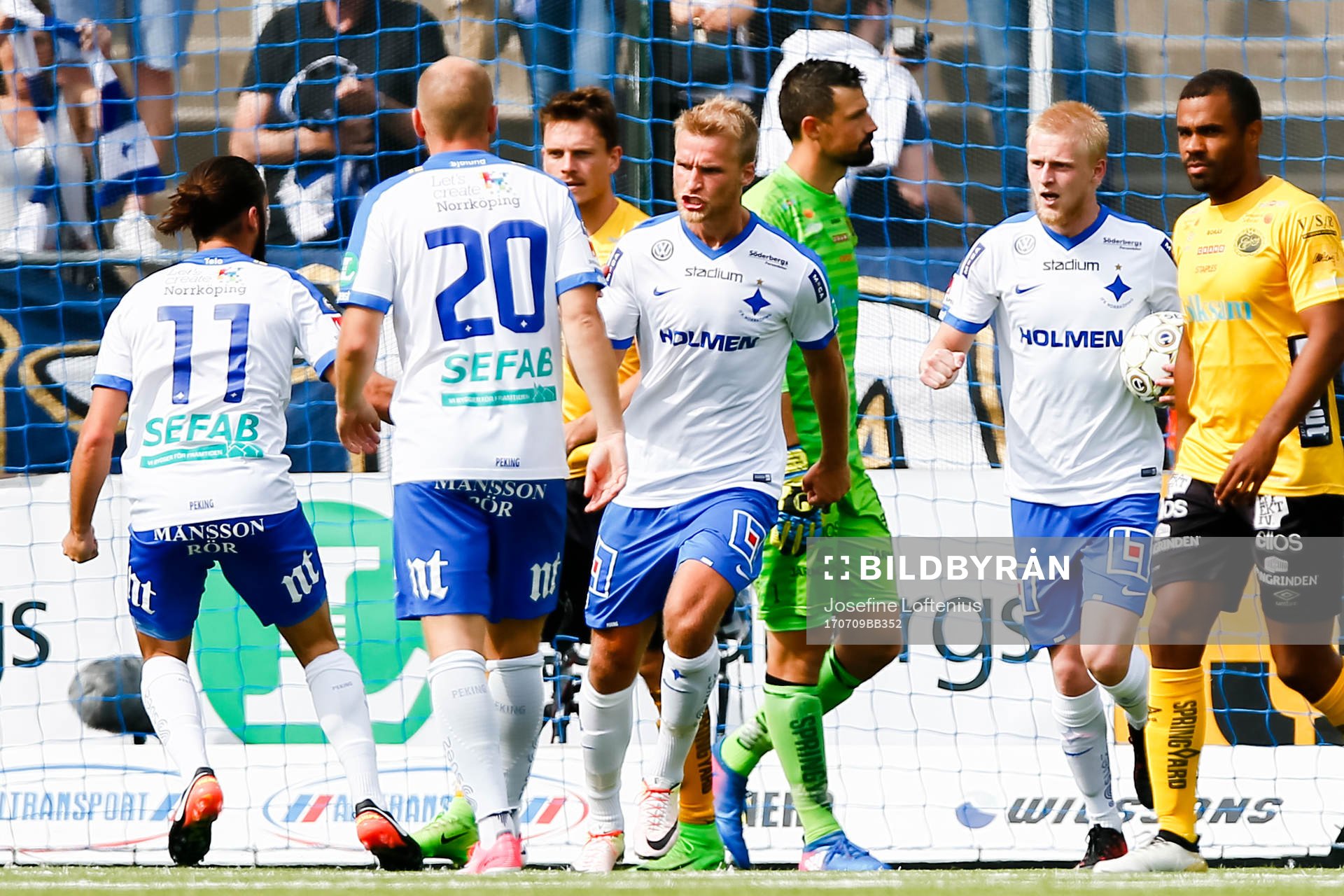 Norrköpings Sebastian Andersson jublar