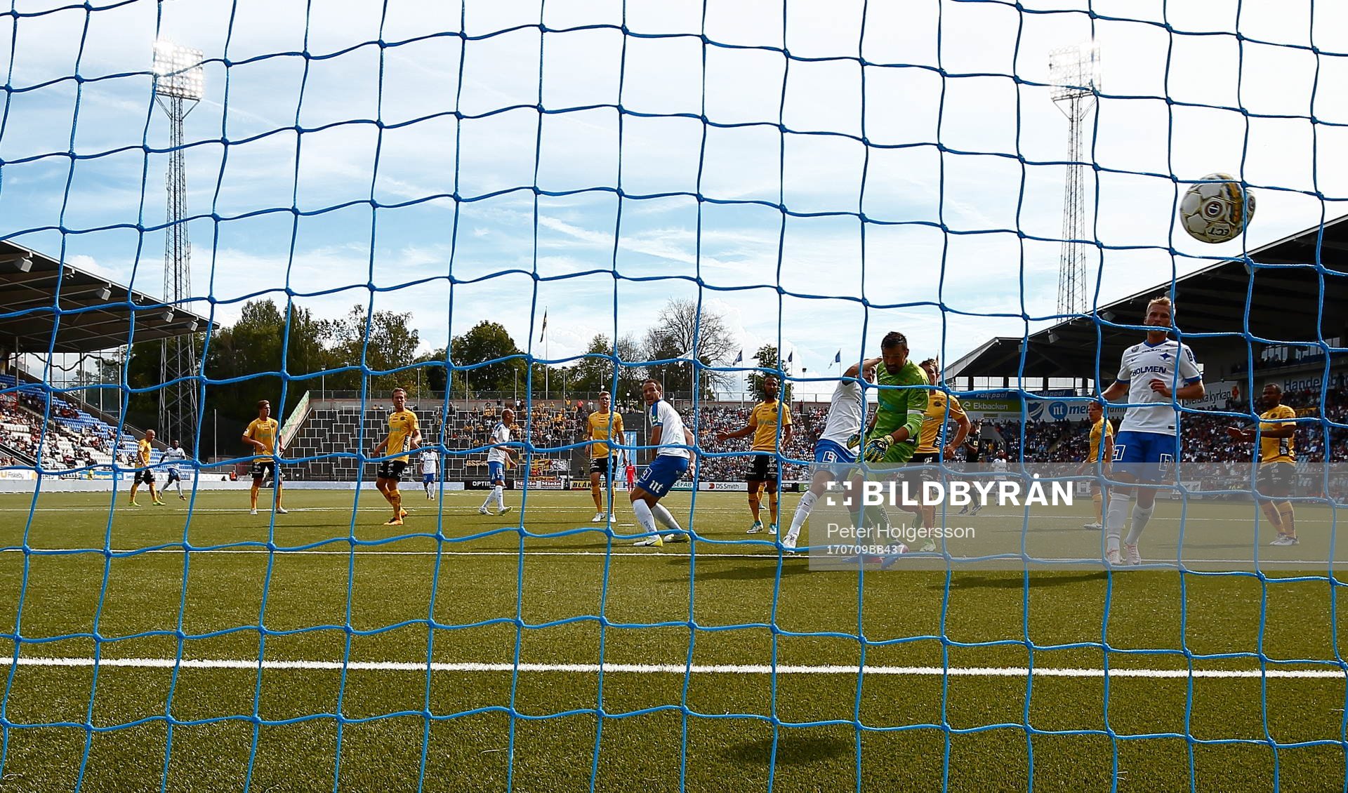 Bortdömt mål (2-2) vid nick av Norrköpings Jón Gudni
