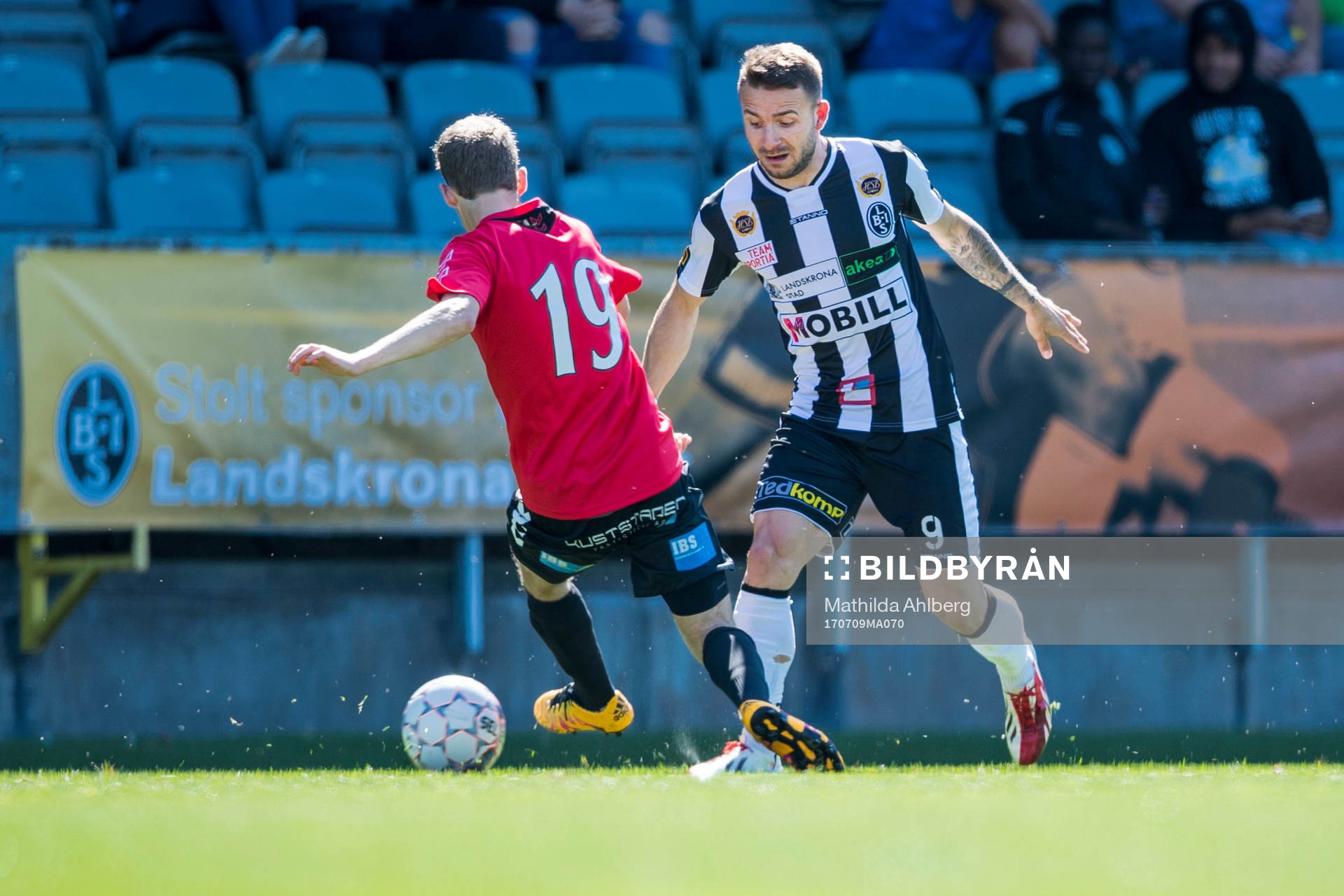 Oskarshamns Martin Karlsson (ryggen mot kameran) och